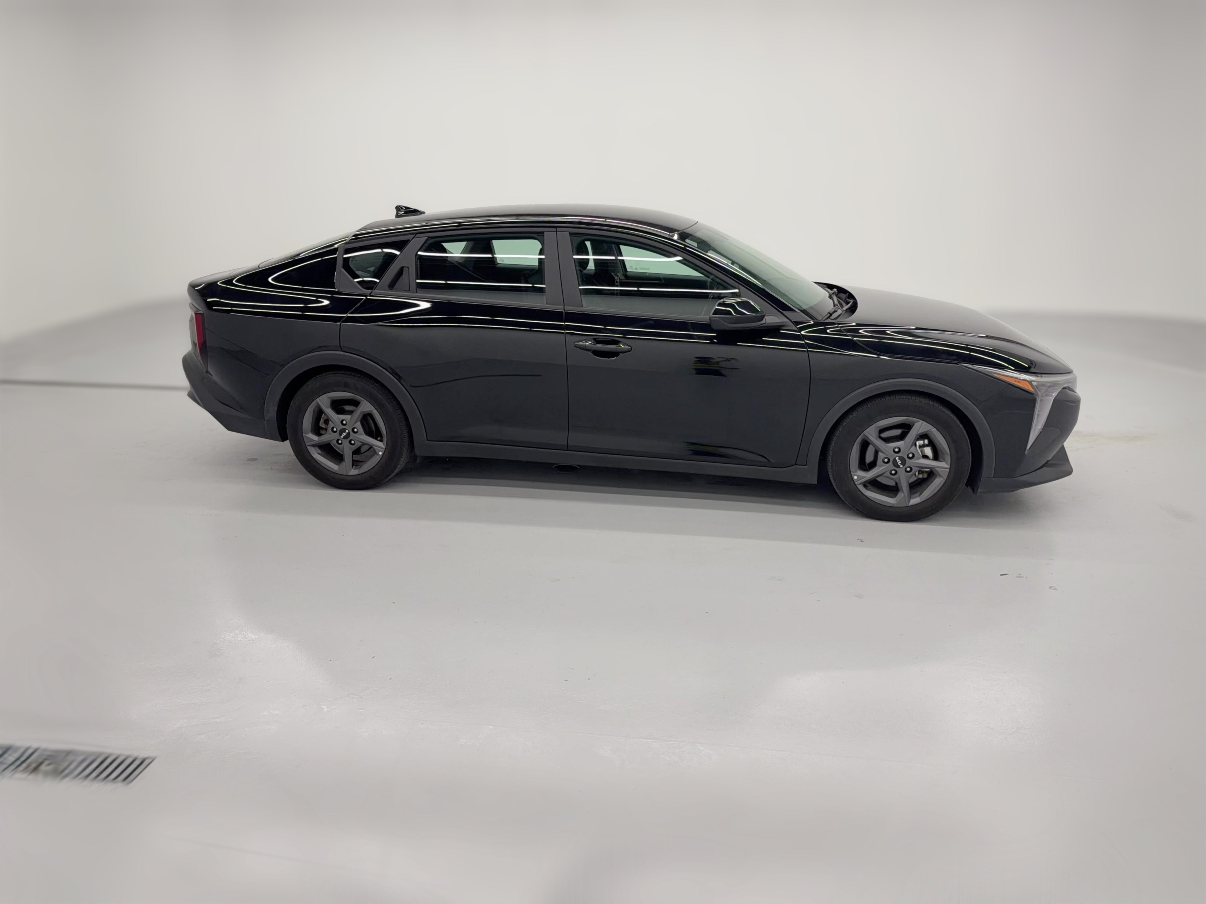 2025 Kia K4 LXS - Photo 33