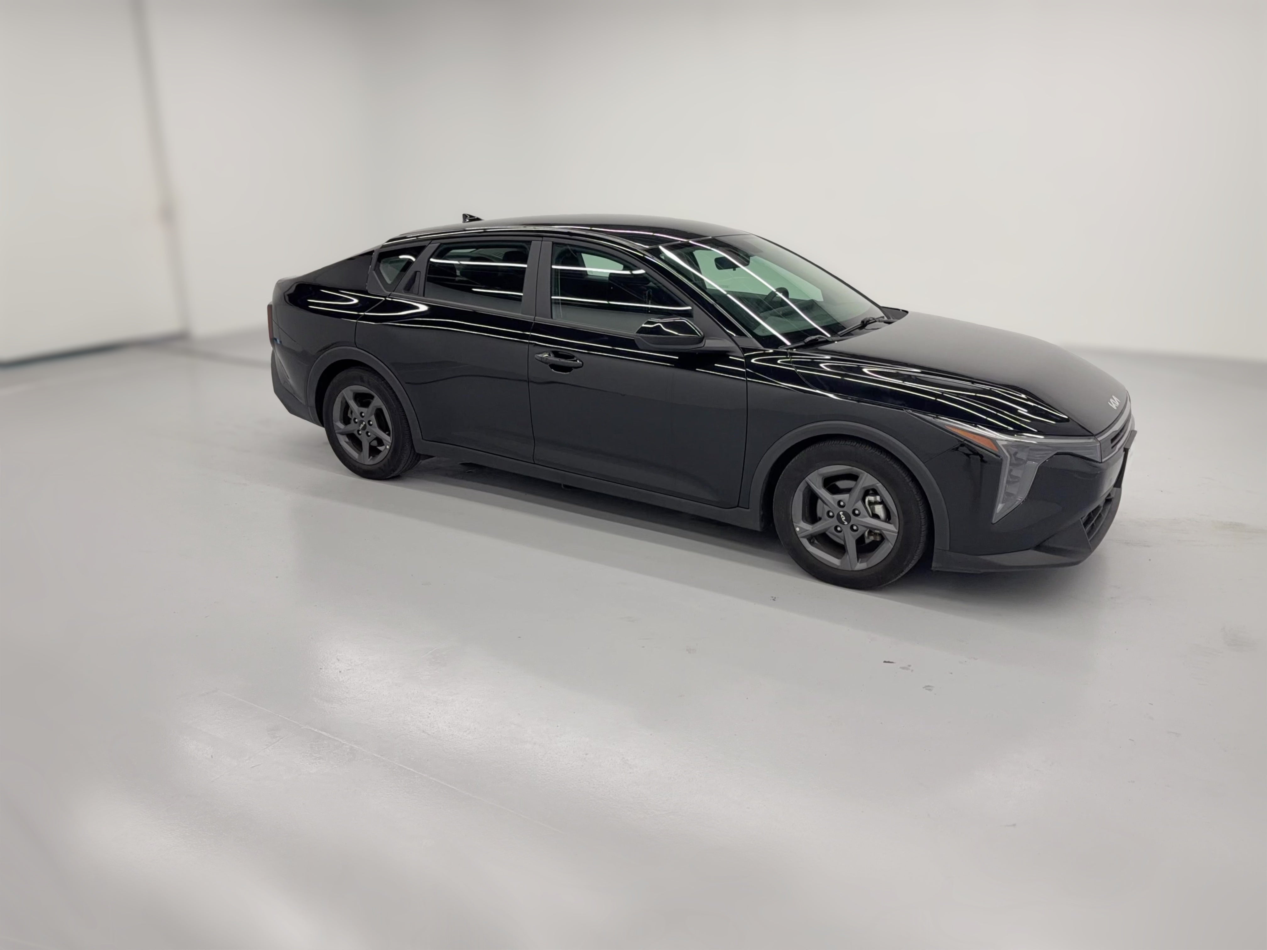 2025 Kia K4 LXS - Photo 34
