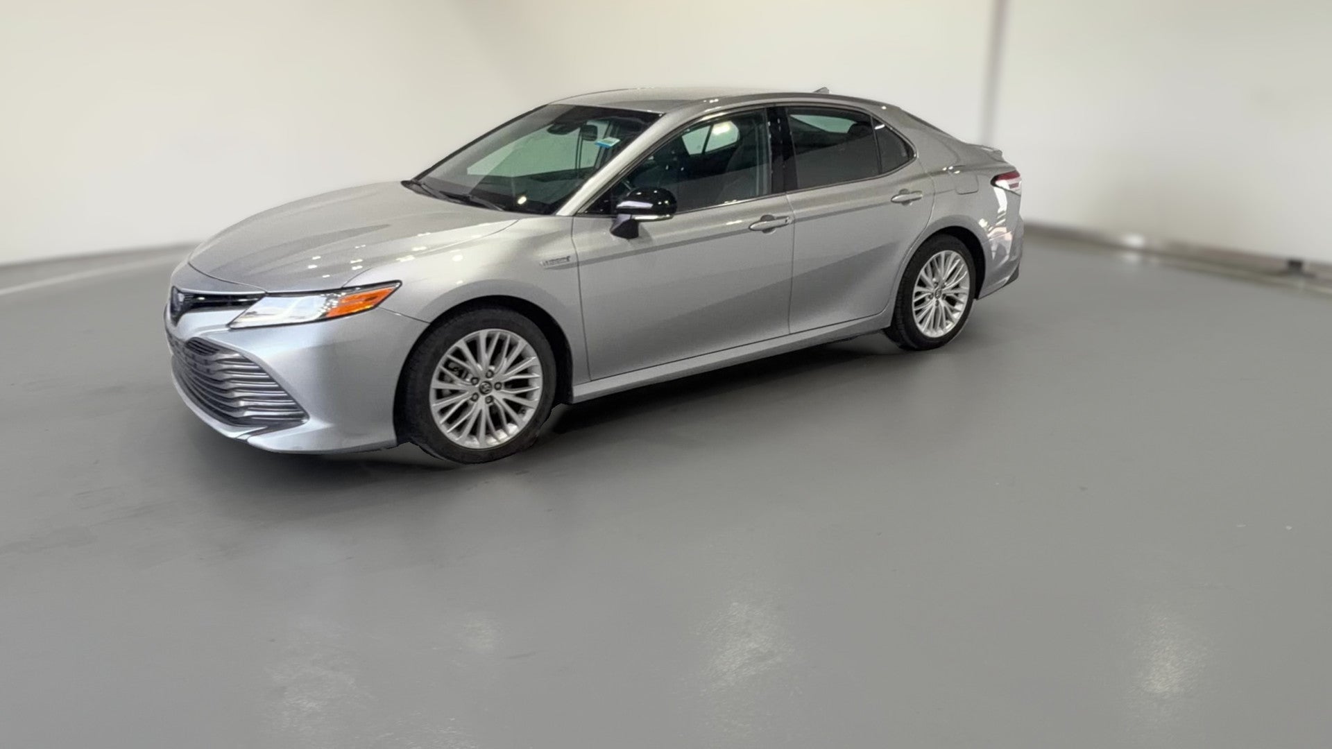 2019 Toyota Camry Hybrid vehicle photo