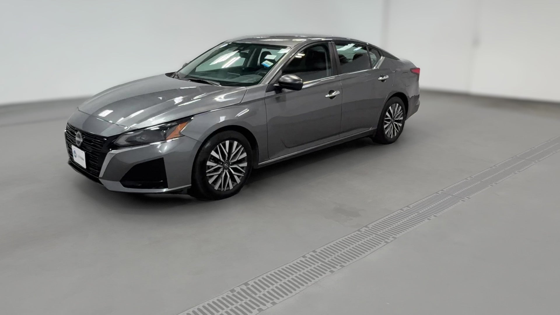 2025 Nissan Altima vehicle photo