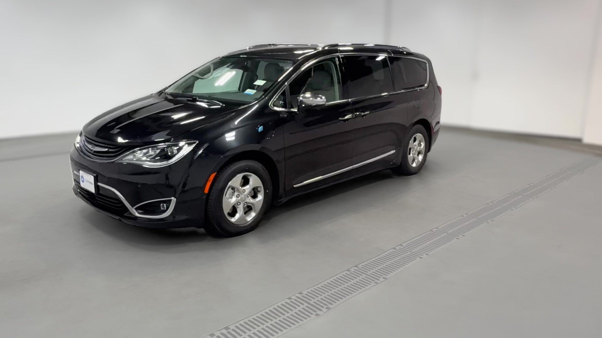 2018 Chrysler Pacifica Hybrid vehicle photo