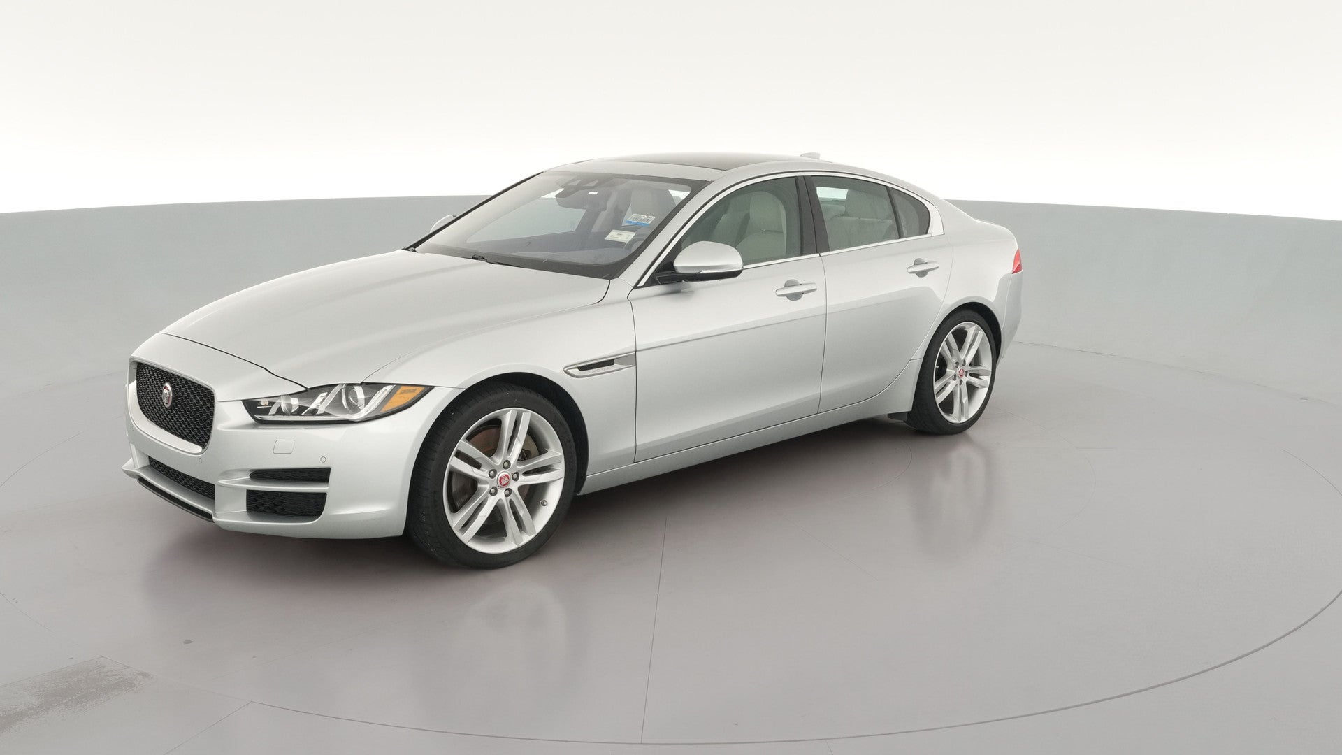 2017 Jaguar XE vehicle photo