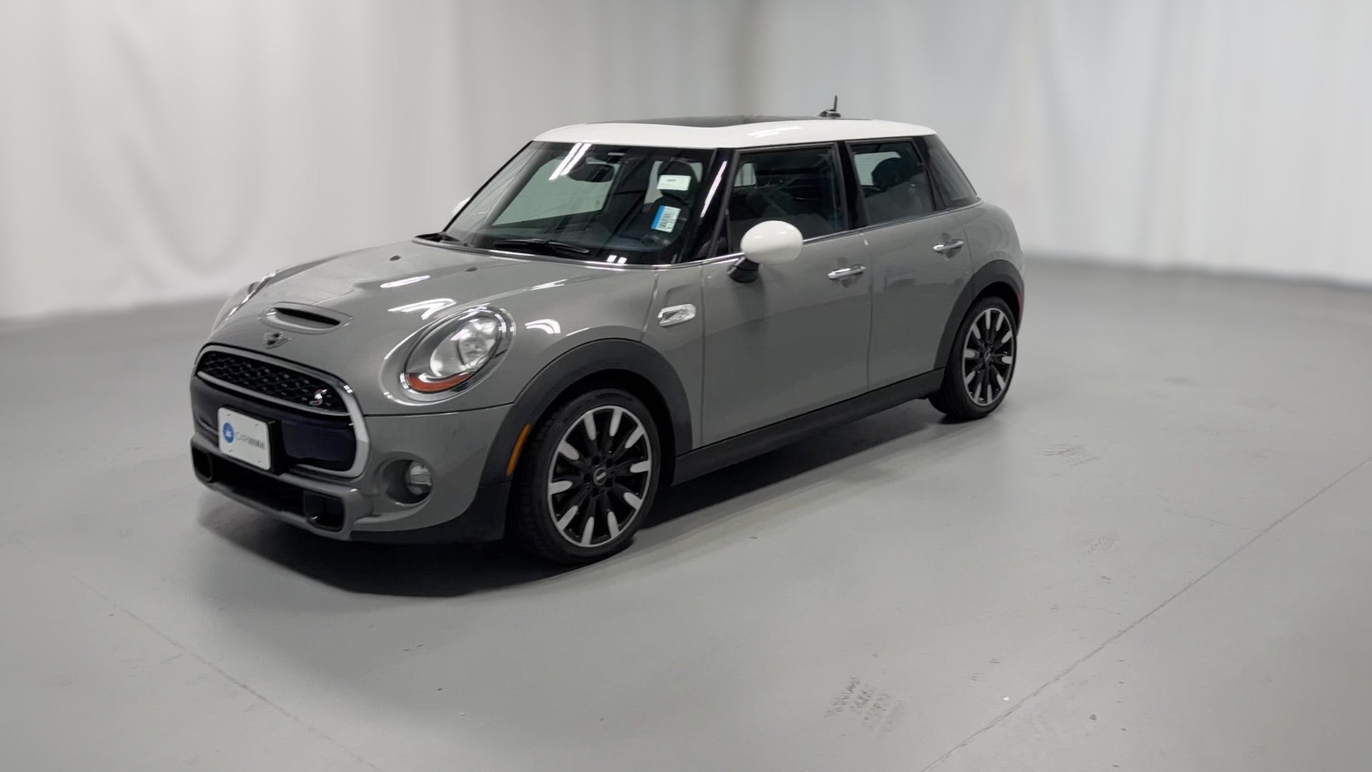 2017 MINI Hardtop 4 Door vehicle photo