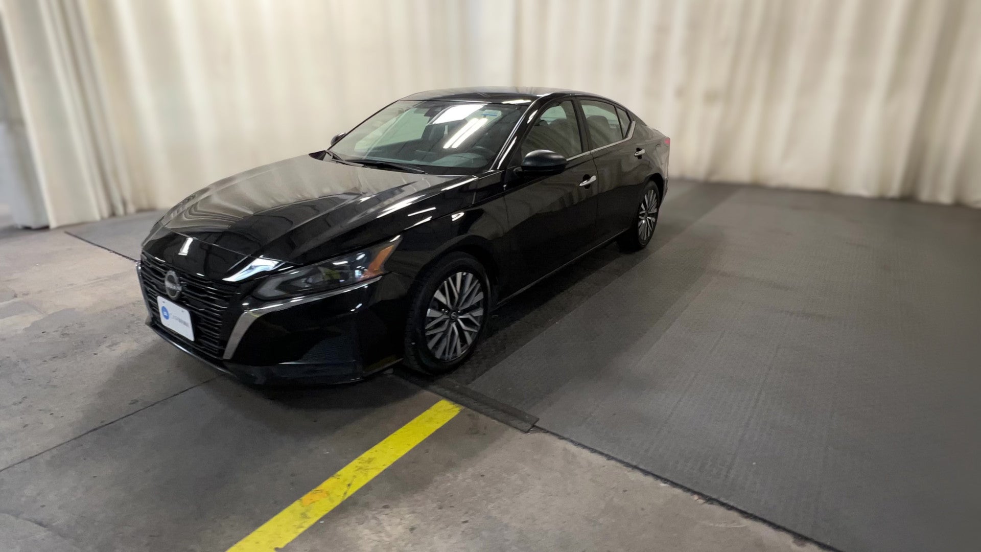2025 Nissan Altima vehicle photo