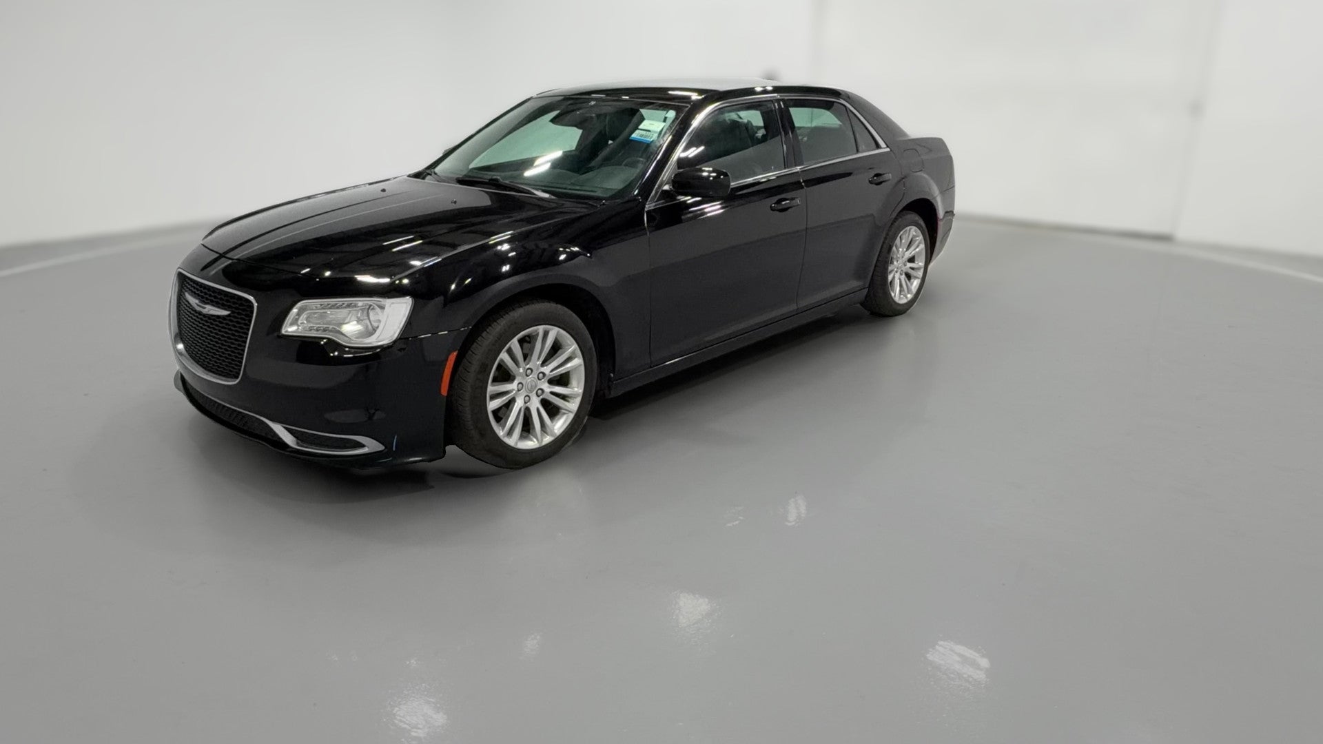 2018 Chrysler 300 vehicle photo