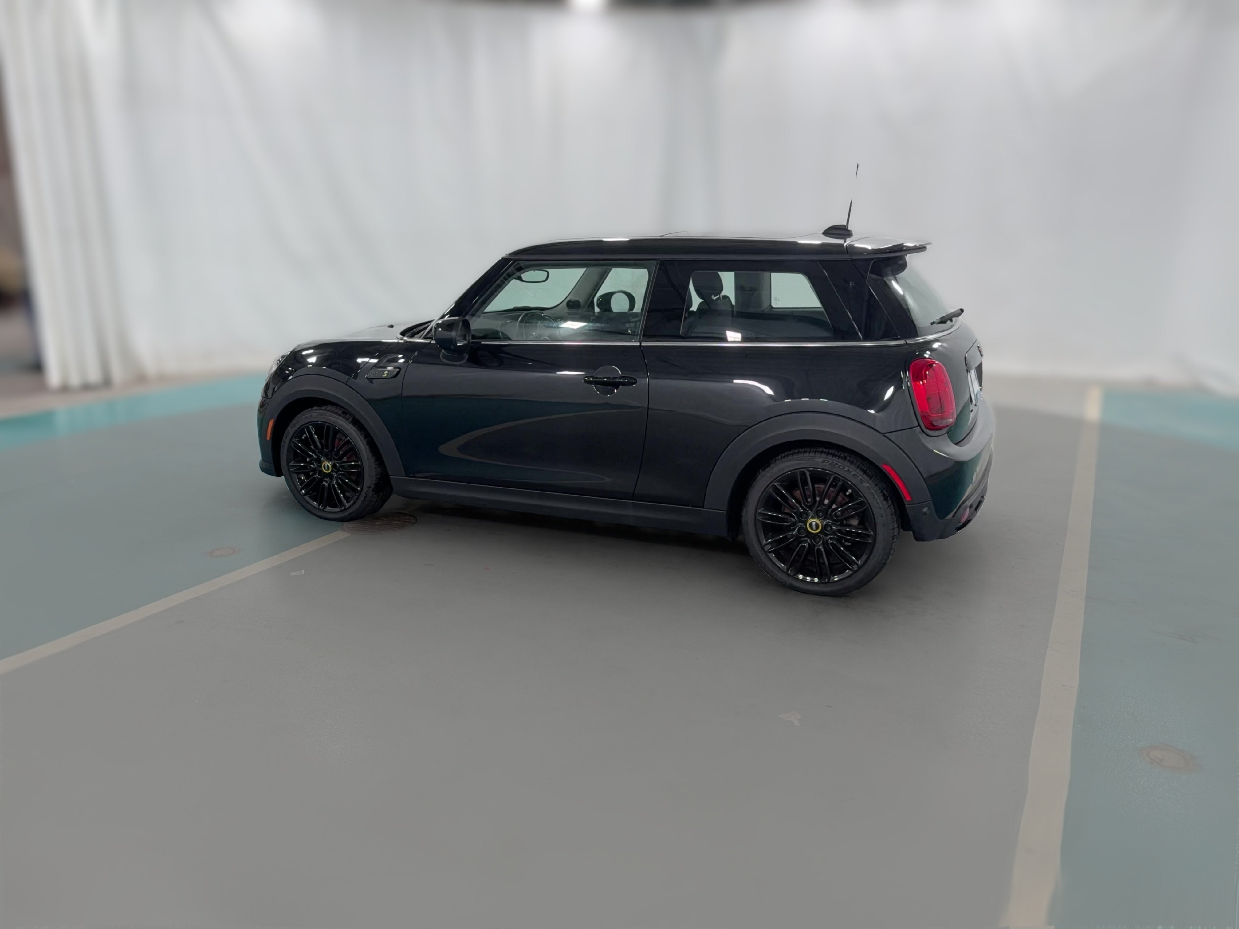 2024 MINI Hardtop 2 Door SE - Photo 30