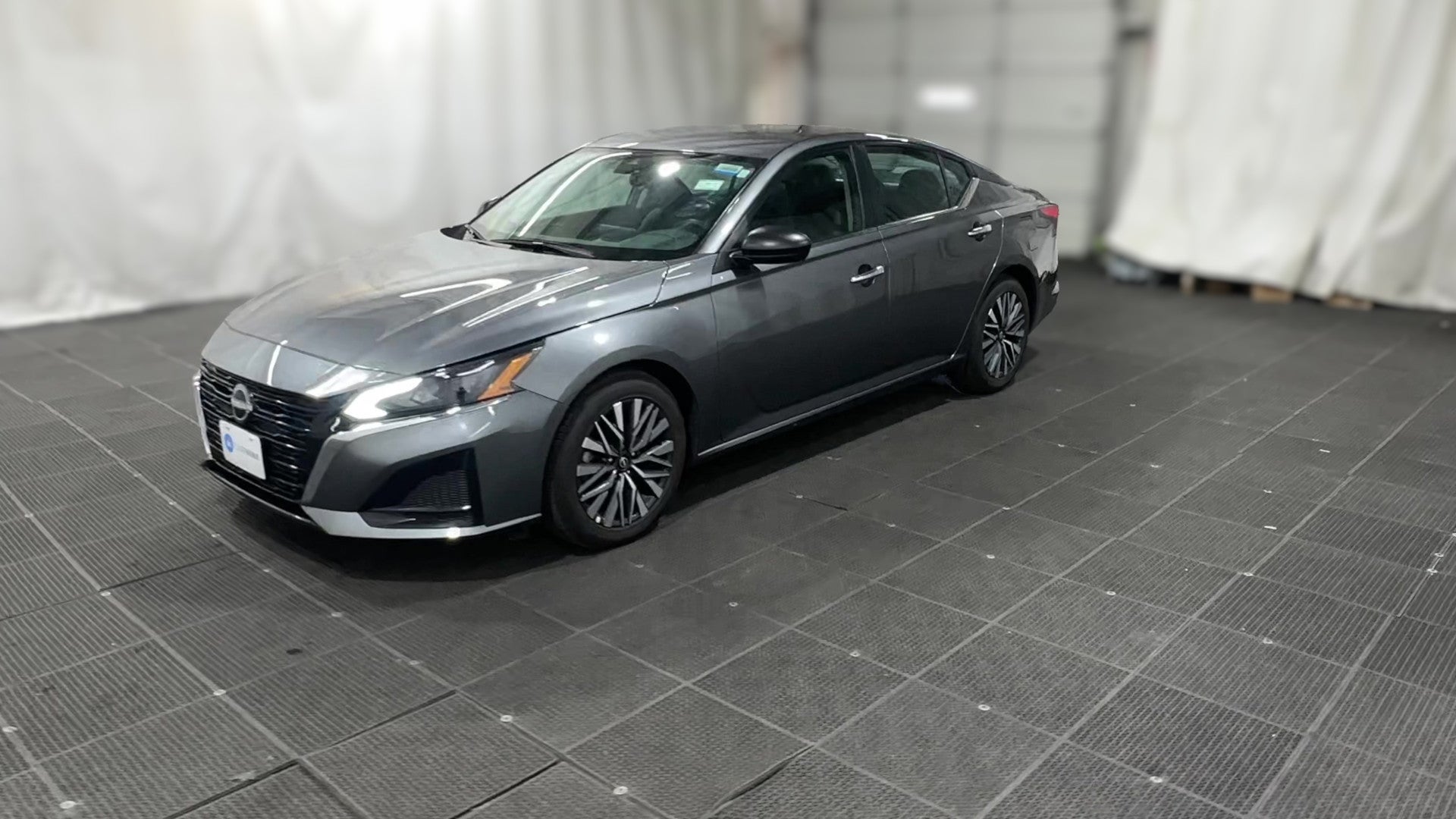 2025 Nissan Altima vehicle photo