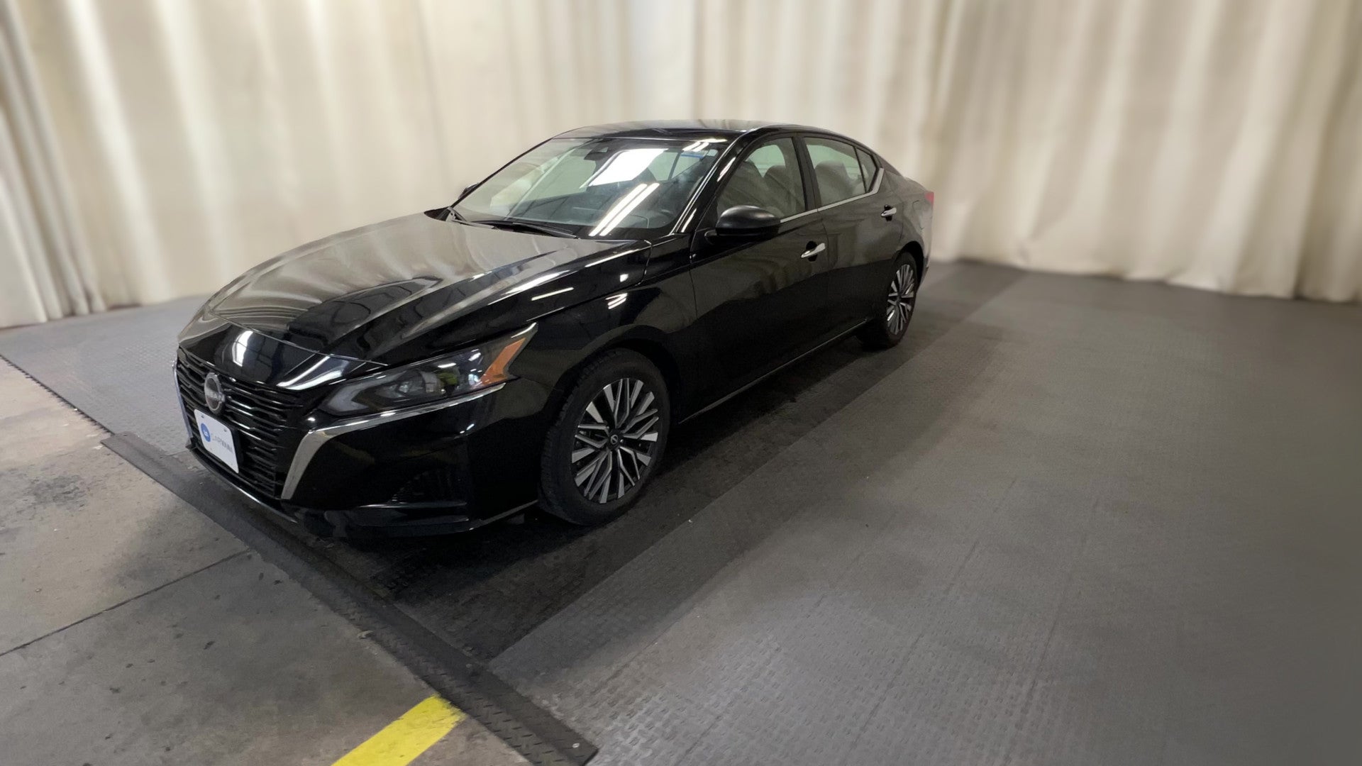 2025 Nissan Altima vehicle photo