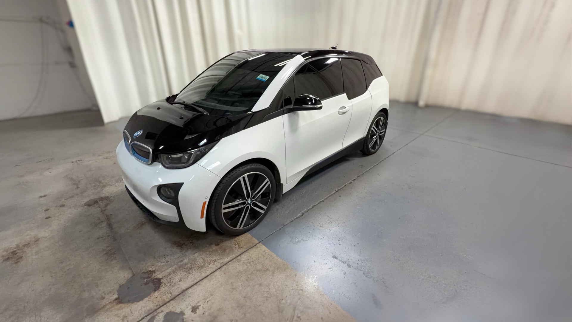 2015 BMW i3 vehicle photo