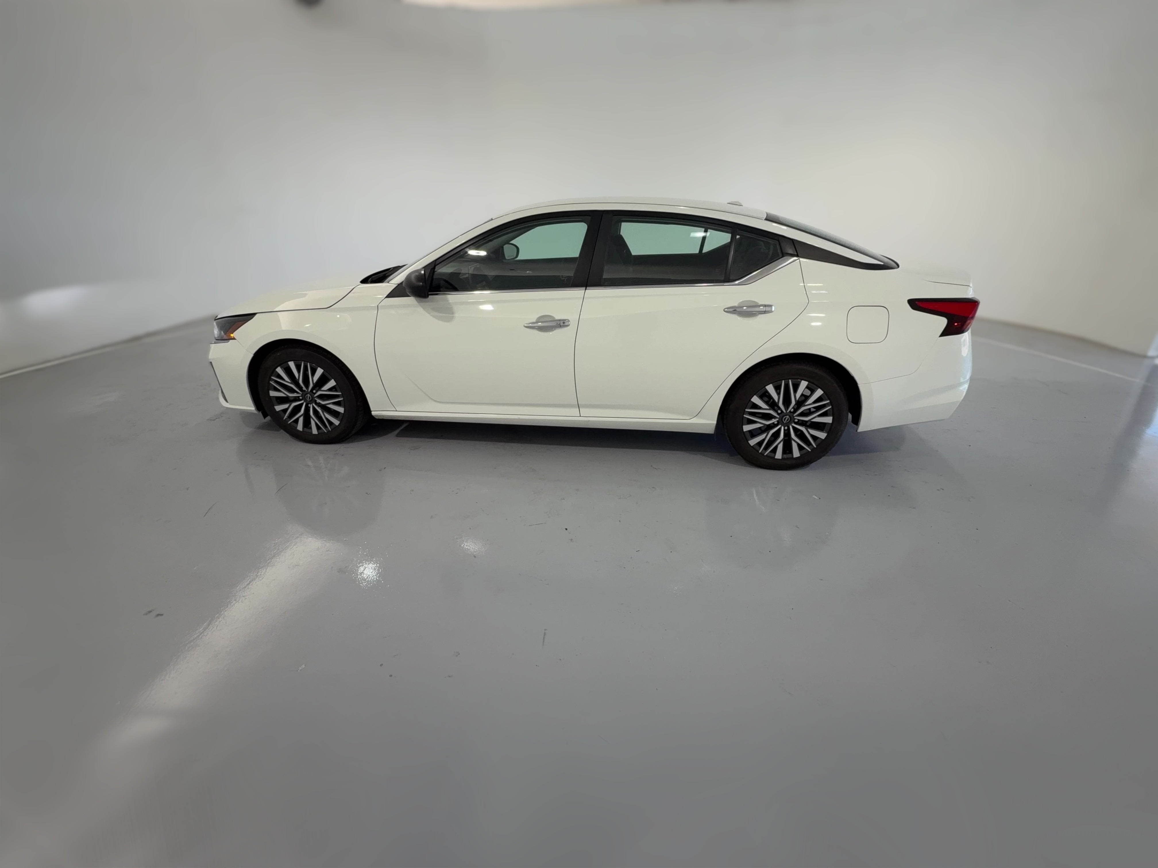 2025 Nissan Altima SV - Photo 22
