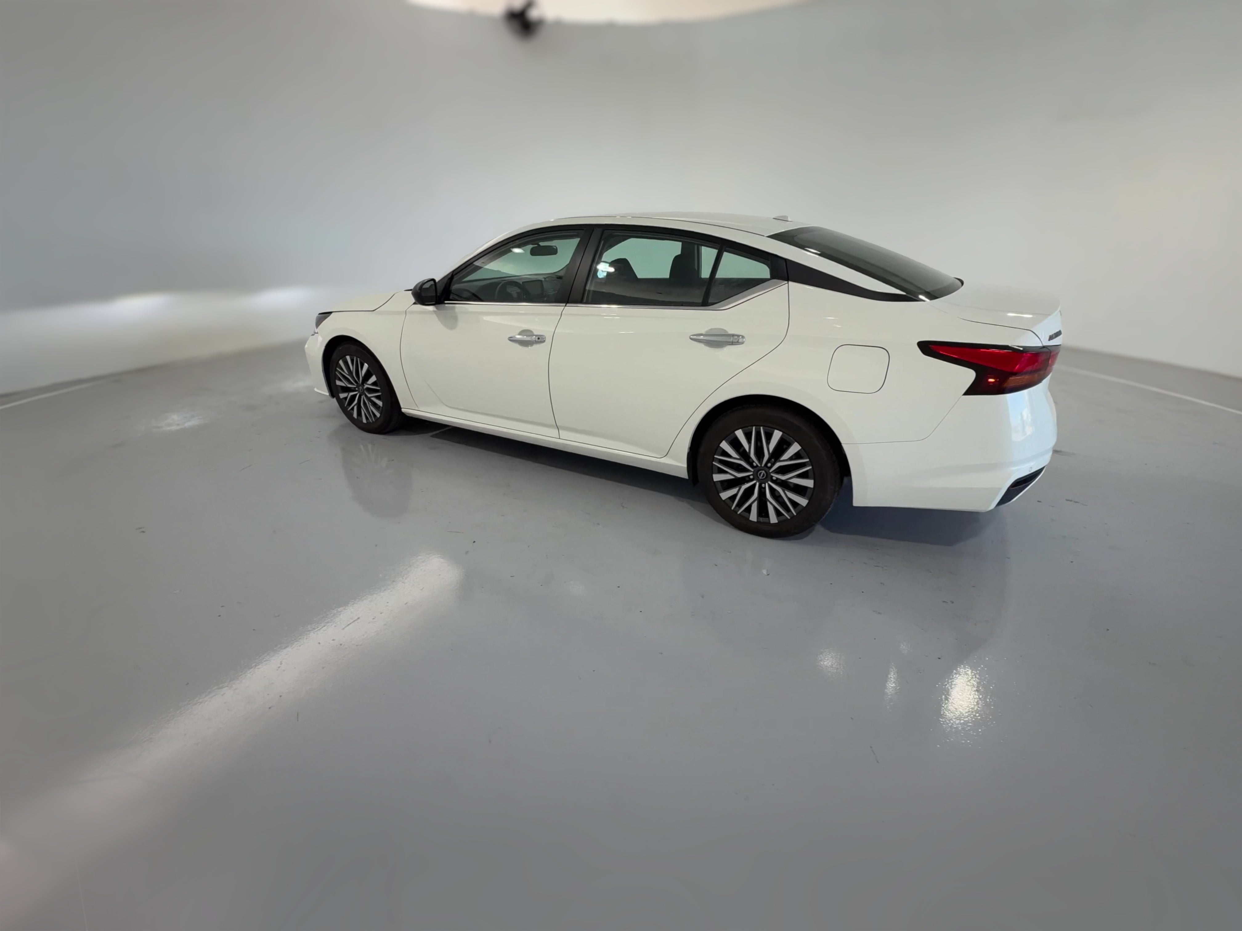2025 Nissan Altima SV - Photo 23