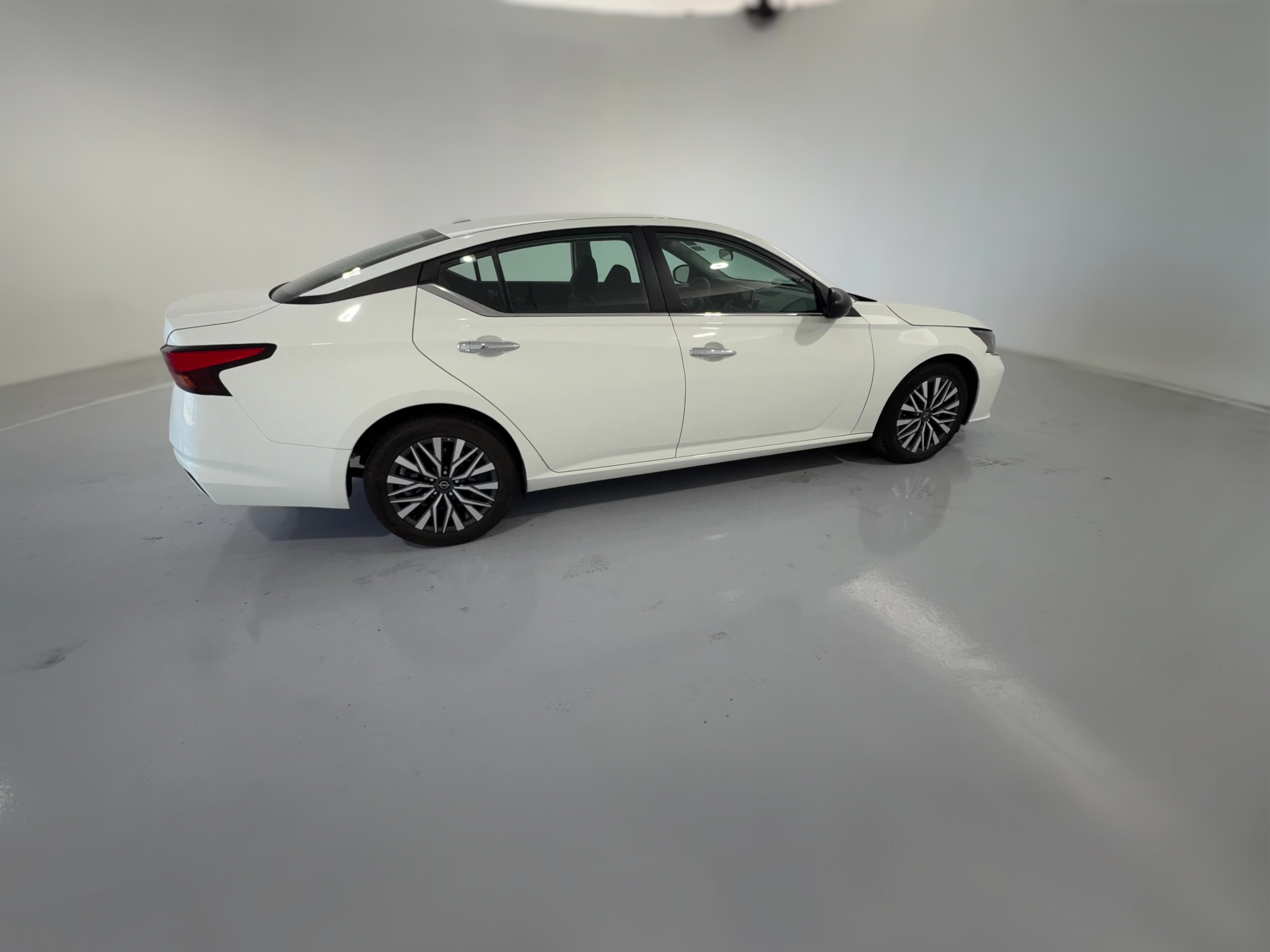 2025 Nissan Altima SV - Photo 29