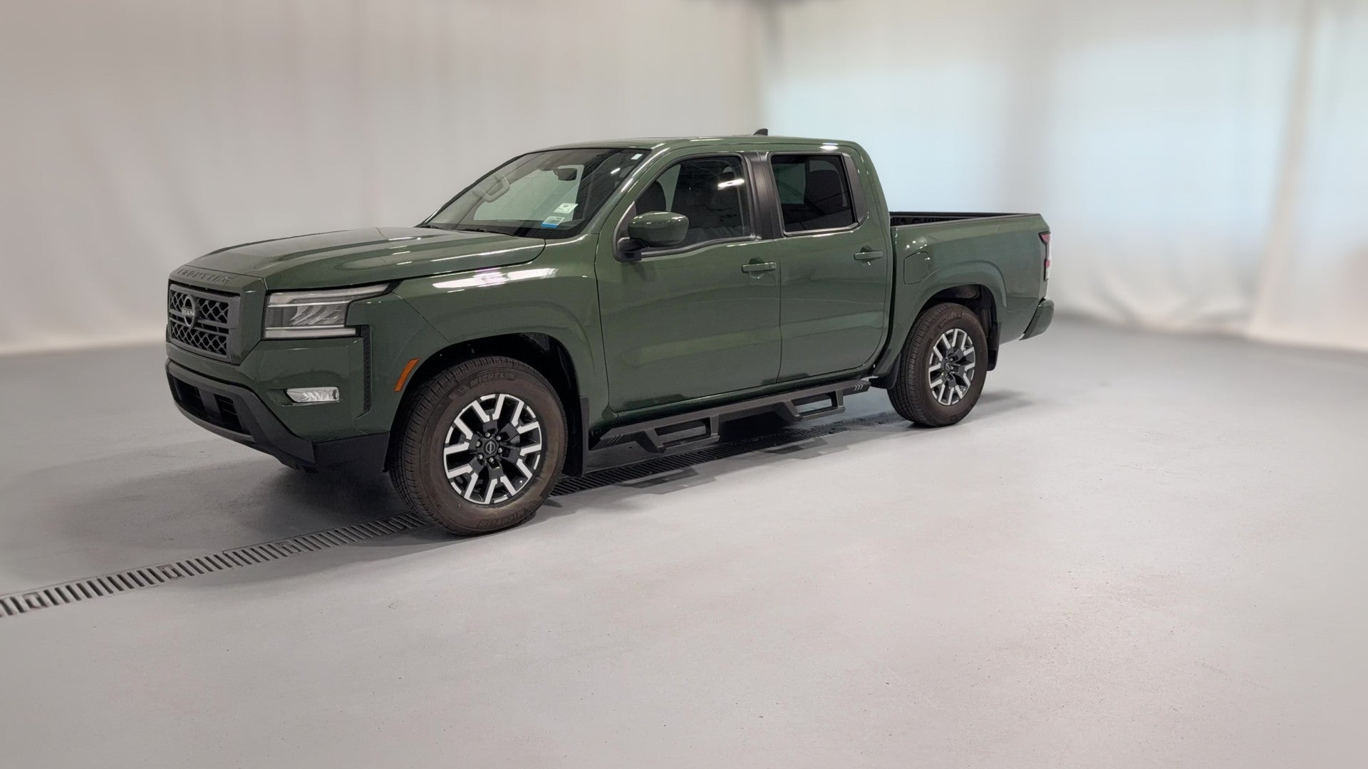 2024 Nissan Frontier Crew Cab vehicle photo