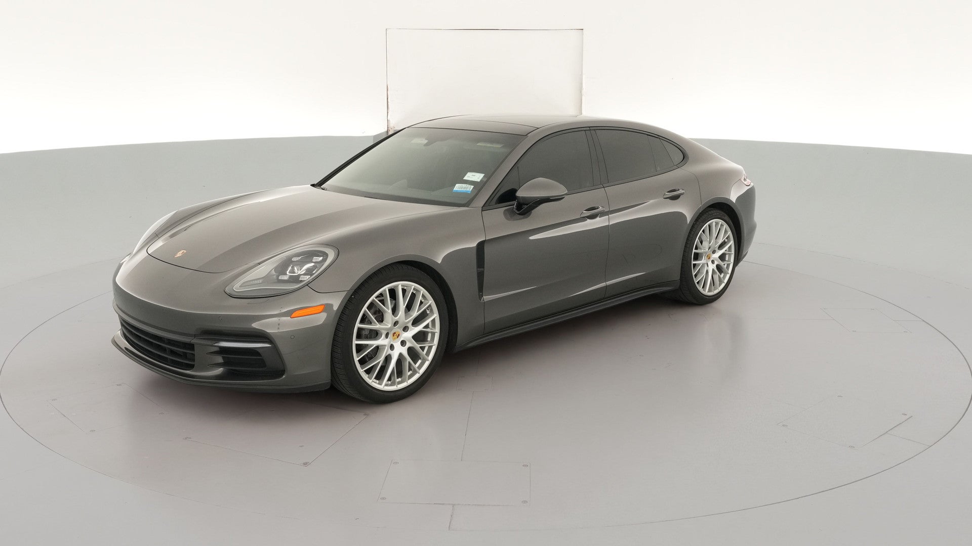 2018 Porsche Panamera vehicle photo