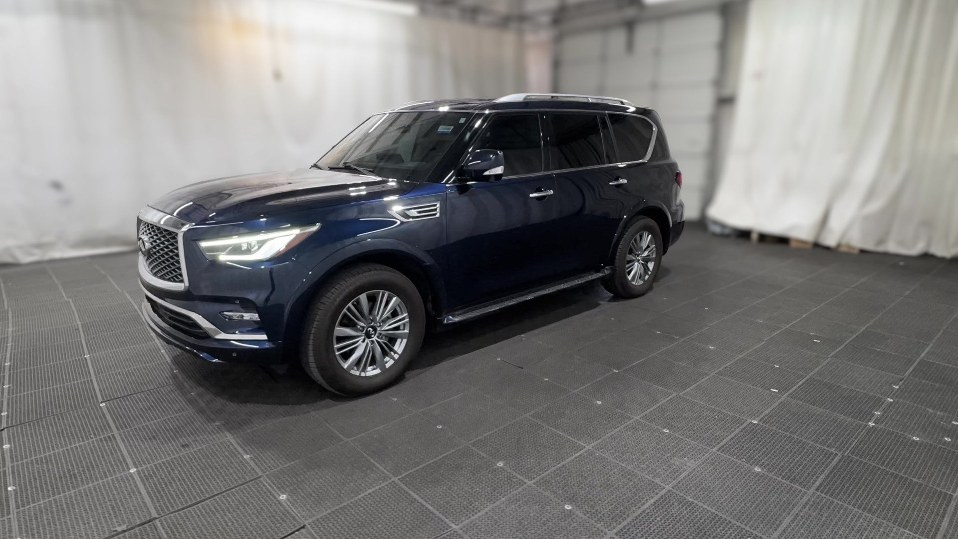 2022 INFINITI QX80 vehicle photo