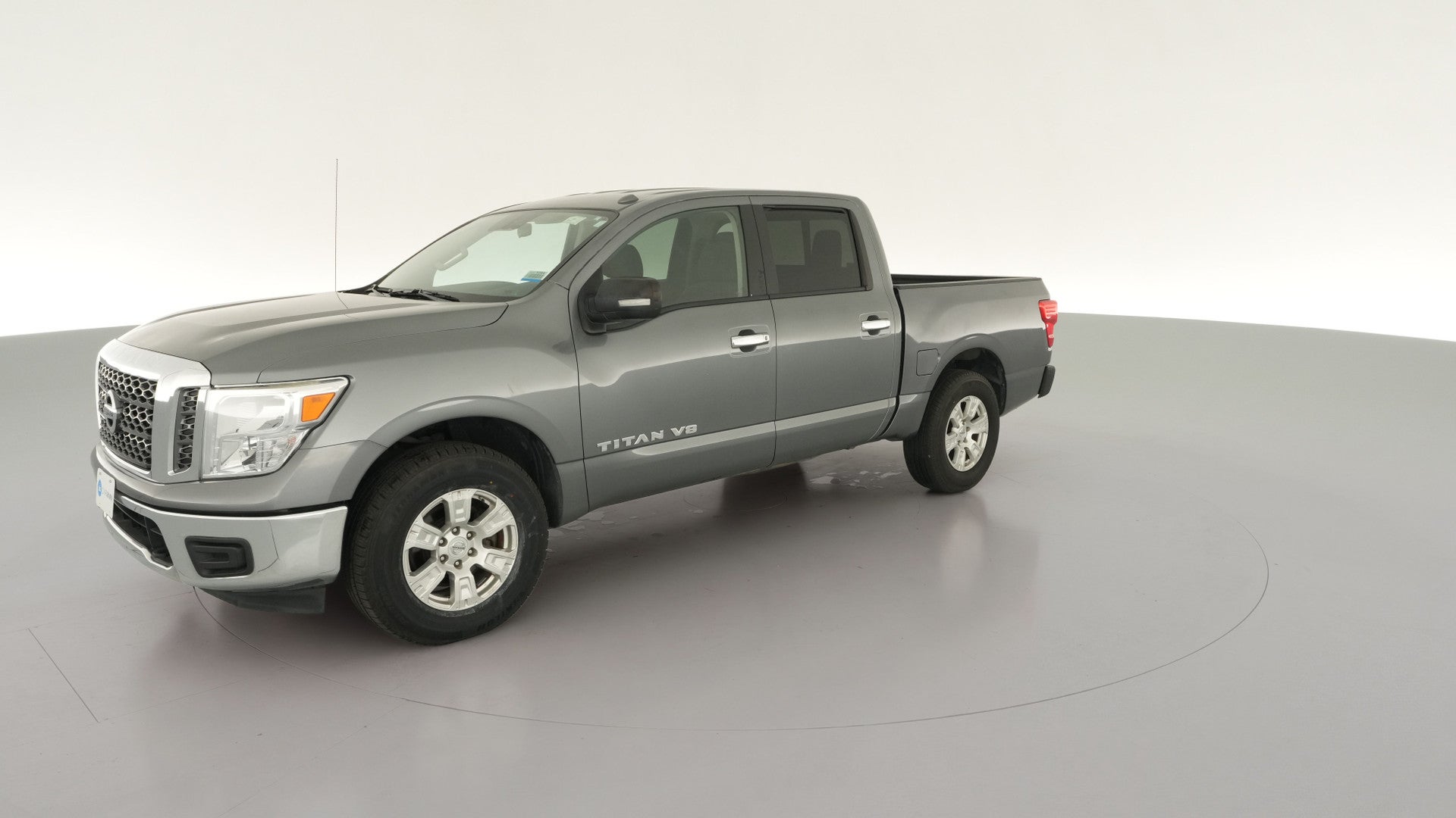 2018 Nissan Titan Crew Cab vehicle photo