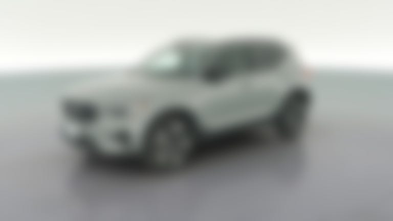 2024 Volvo XC40 vehicle photo