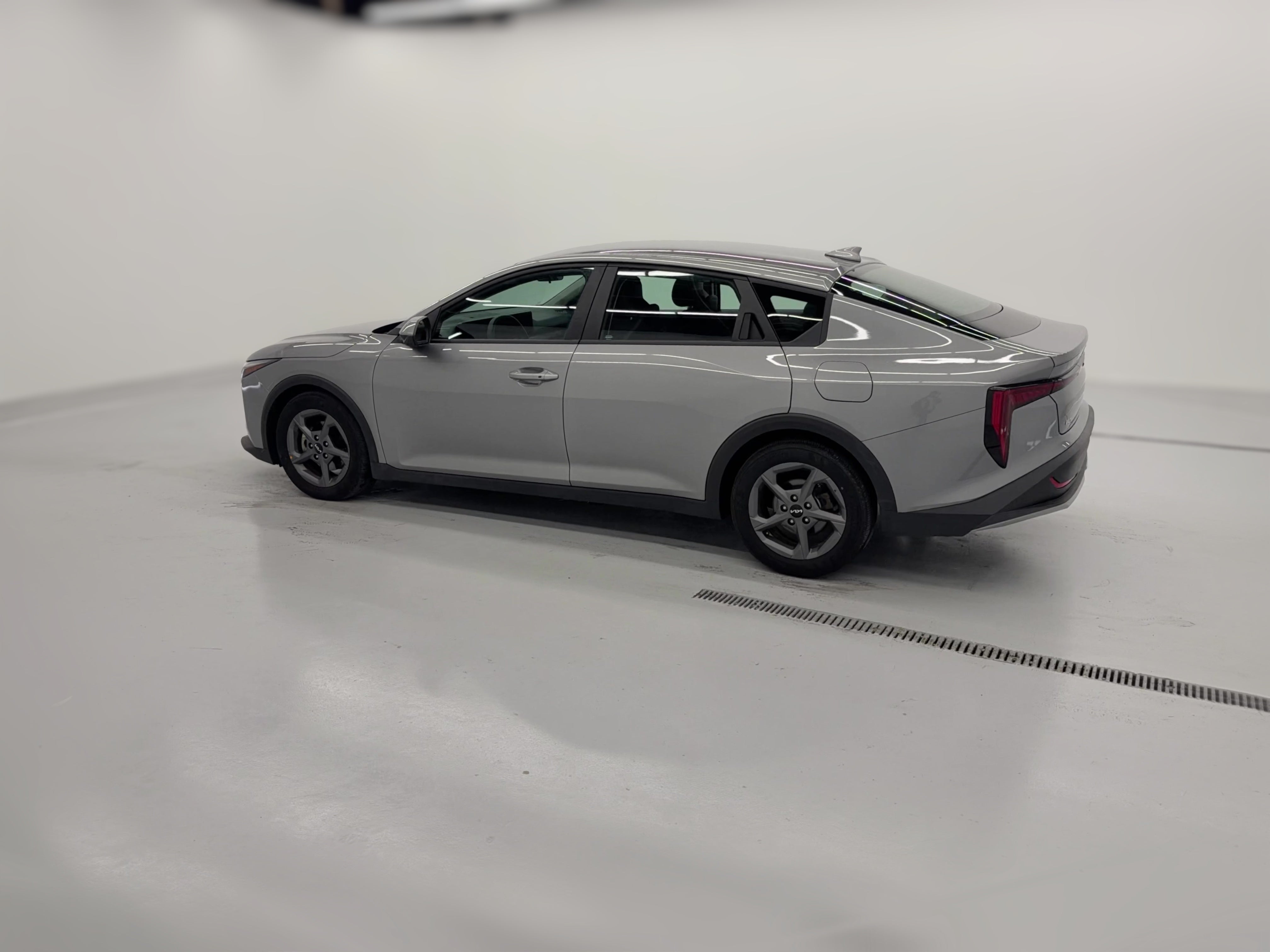 2025 Kia K4 LXS - Photo 23