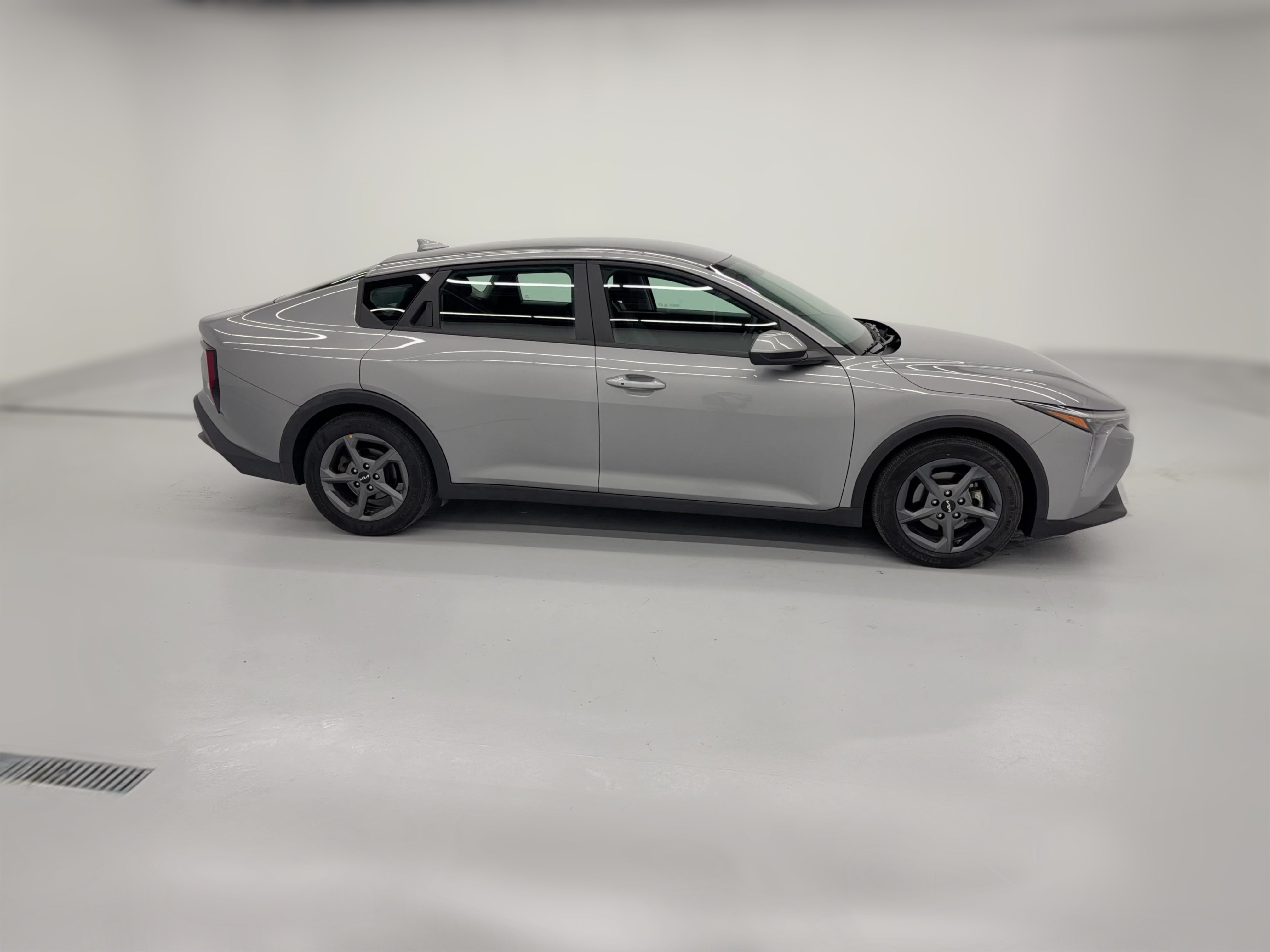 2025 Kia K4 LXS - Photo 30