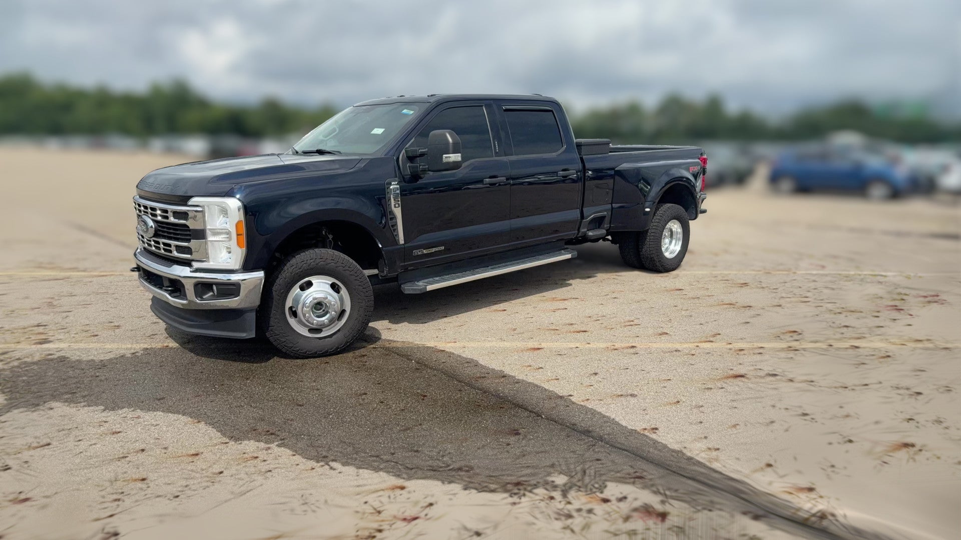 2023 Ford F350 Super Duty Crew Cab vehicle photo
