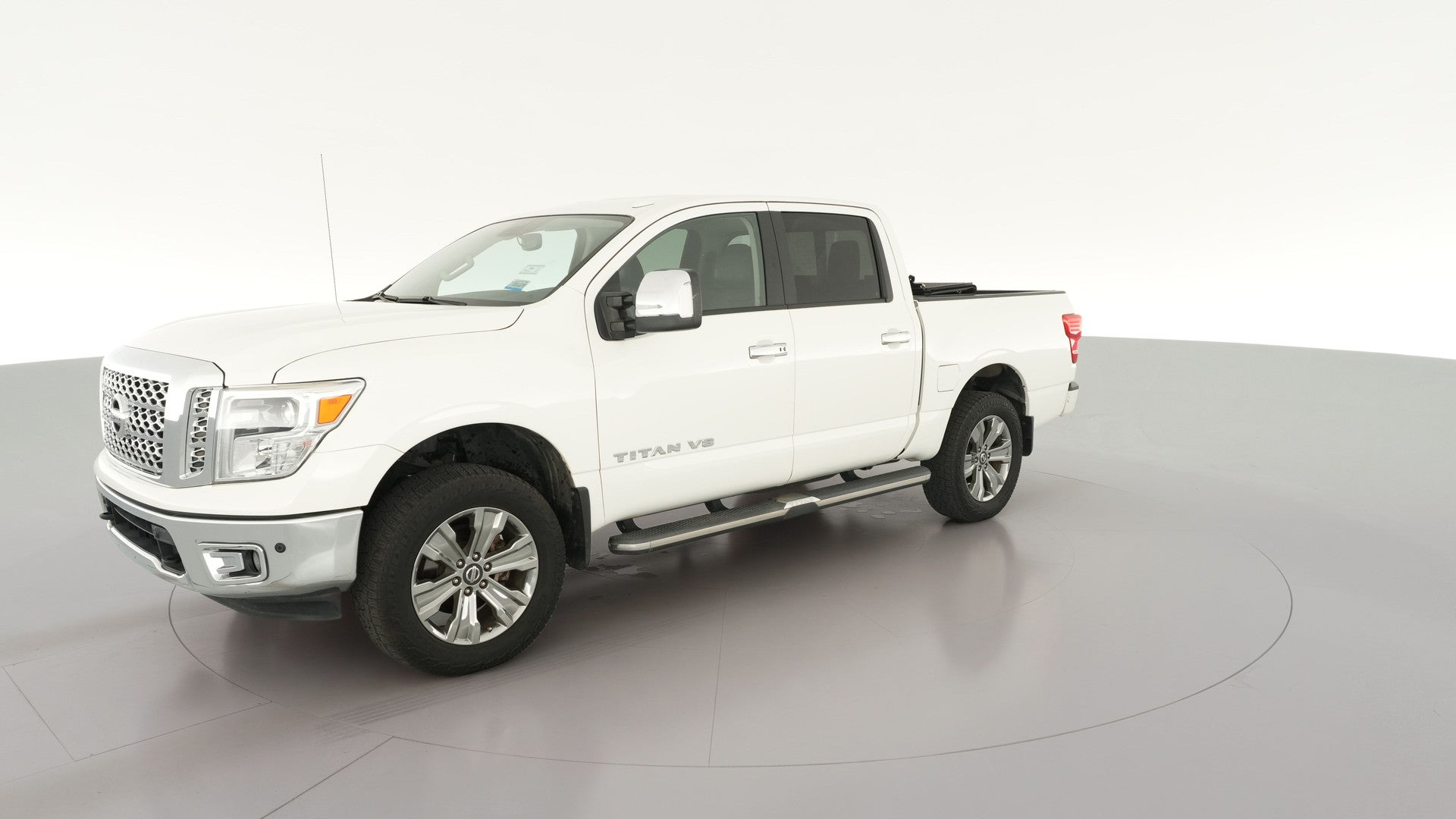 2019 Nissan Titan Crew Cab vehicle photo