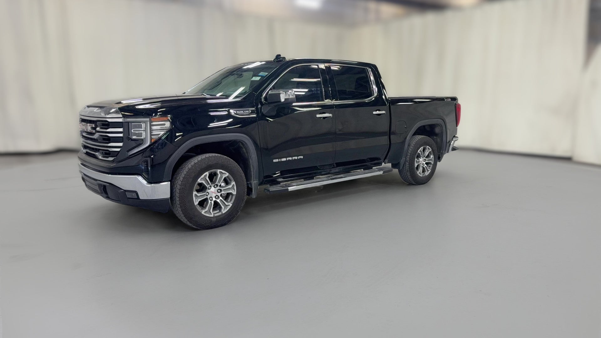 2025 GMC Sierra 1500 Crew Cab vehicle photo