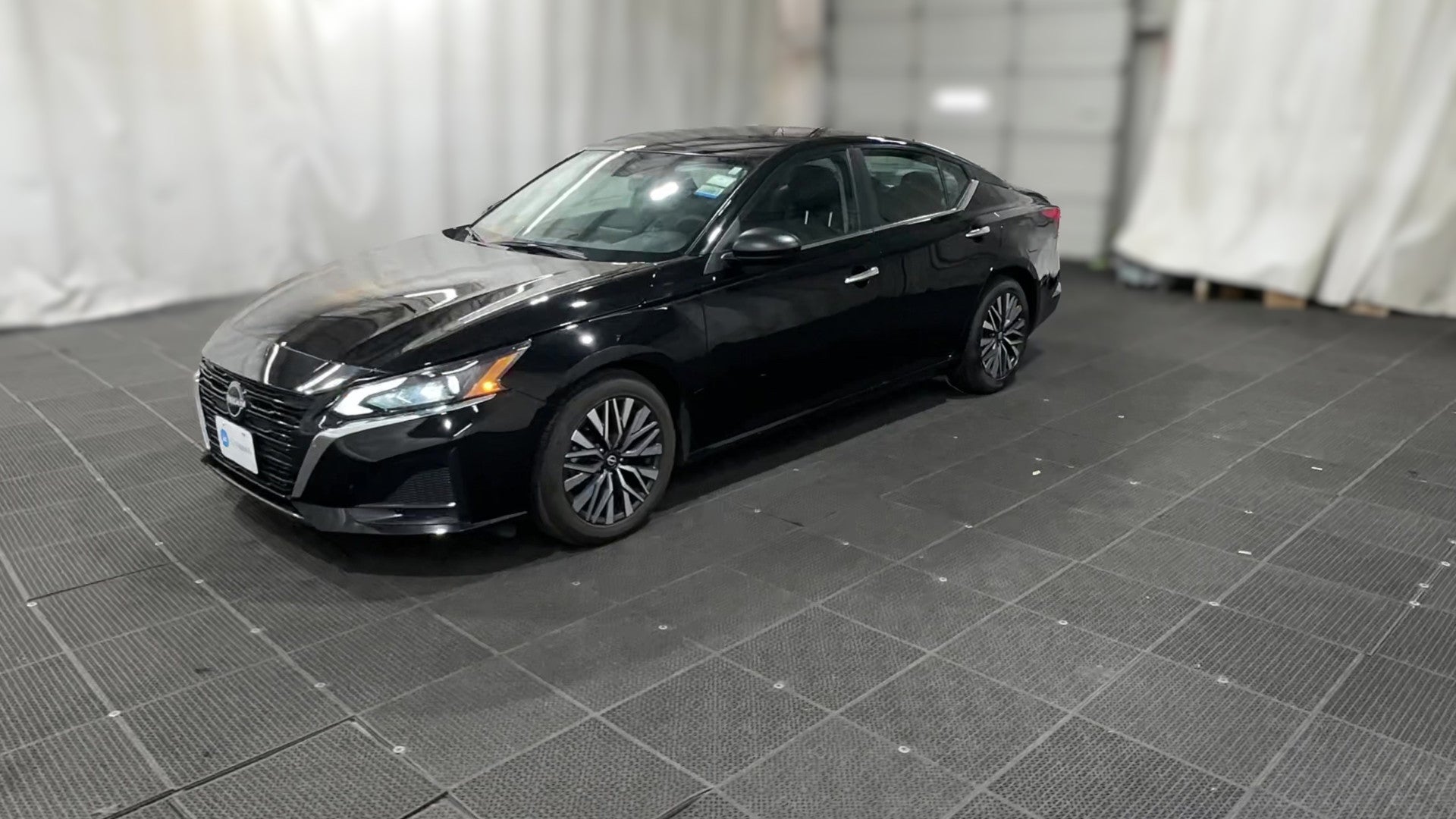 2025 Nissan Altima vehicle photo
