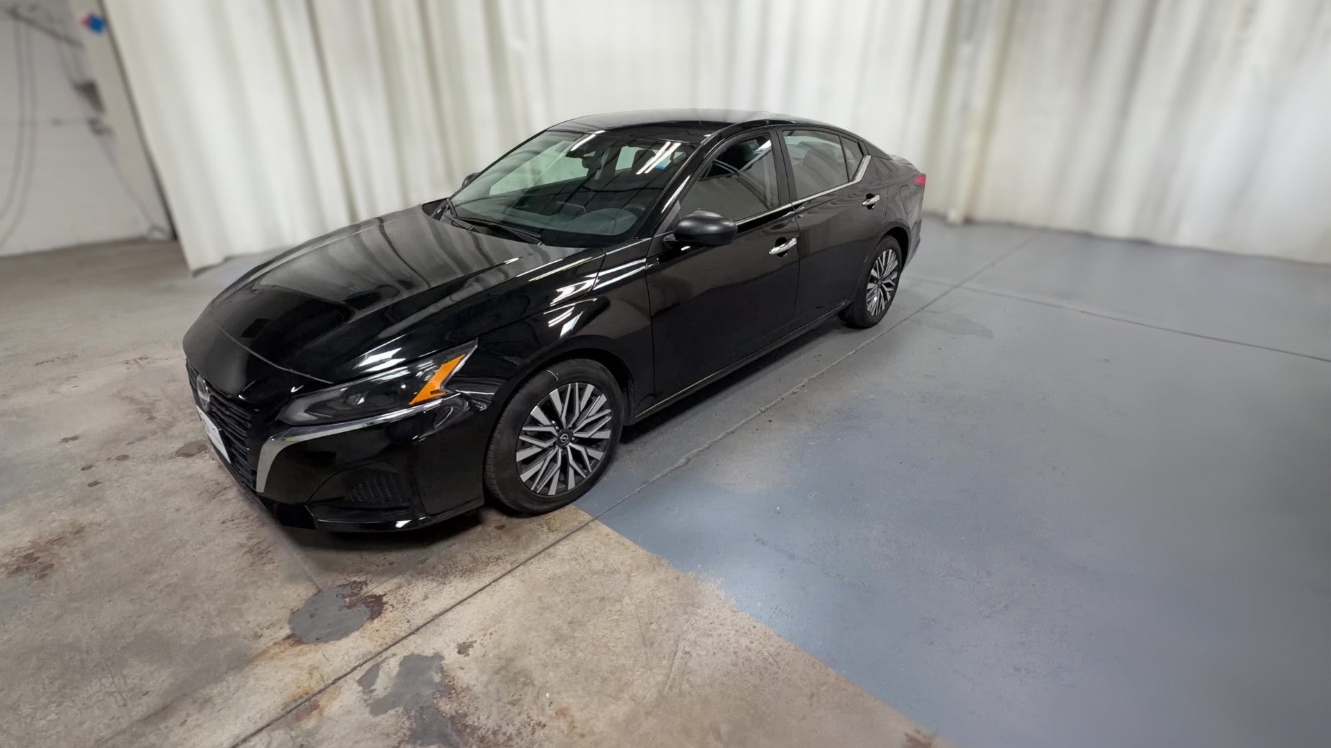 2025 Nissan Altima vehicle photo