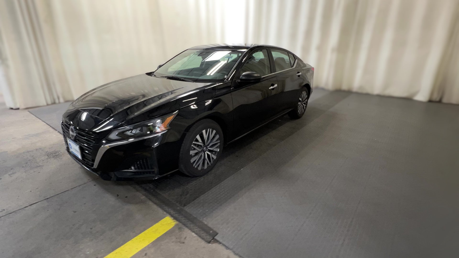 2025 Nissan Altima vehicle photo
