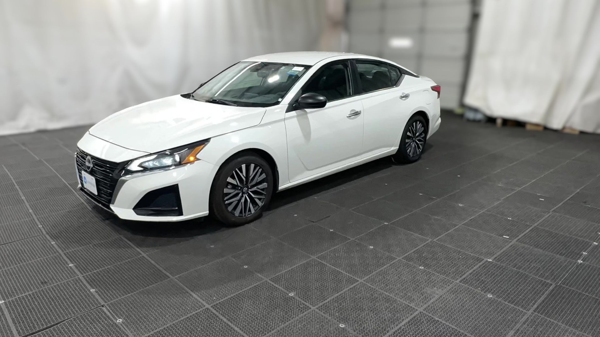 2025 Nissan Altima vehicle photo