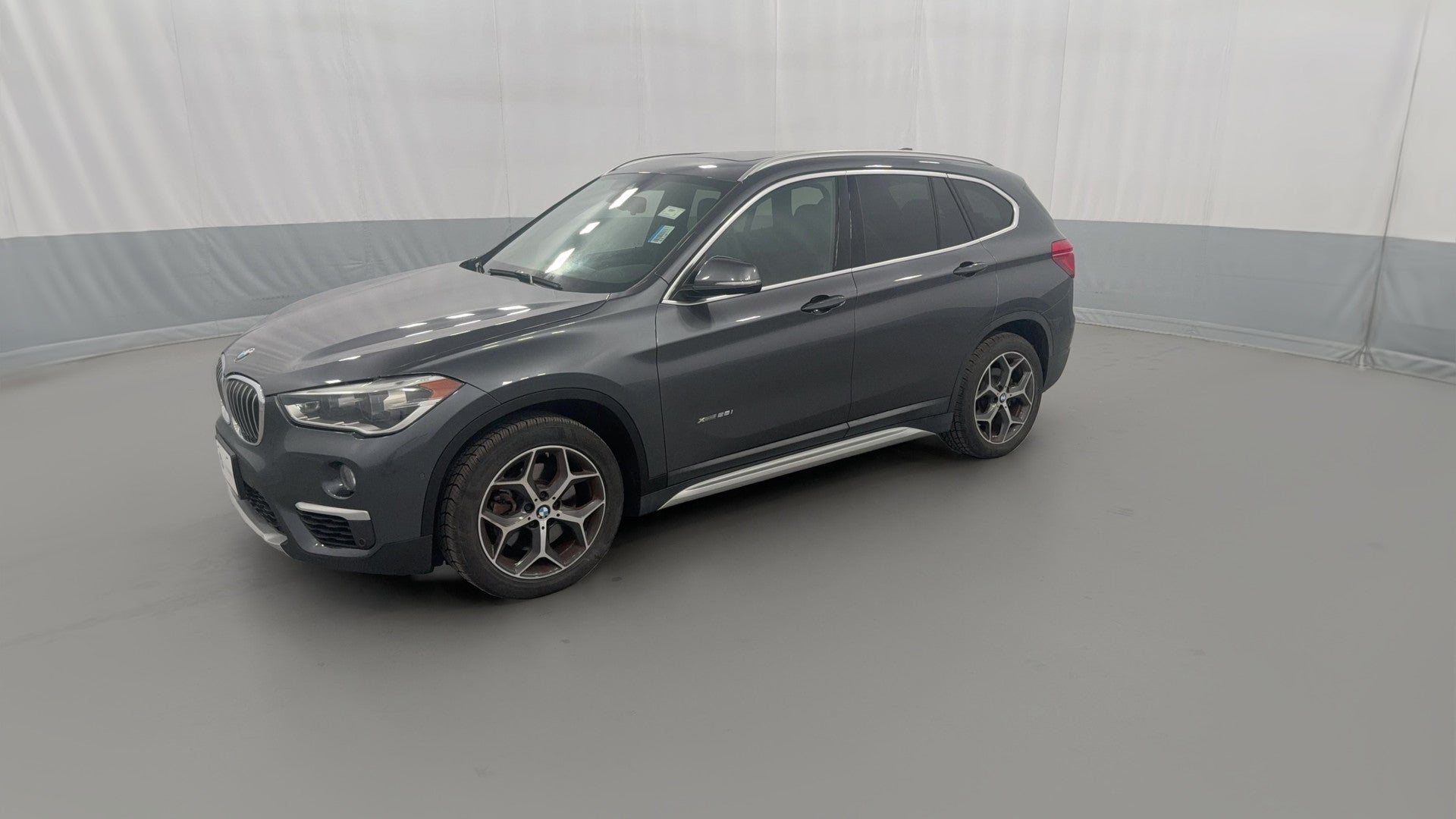 2016 BMW X1 vehicle photo