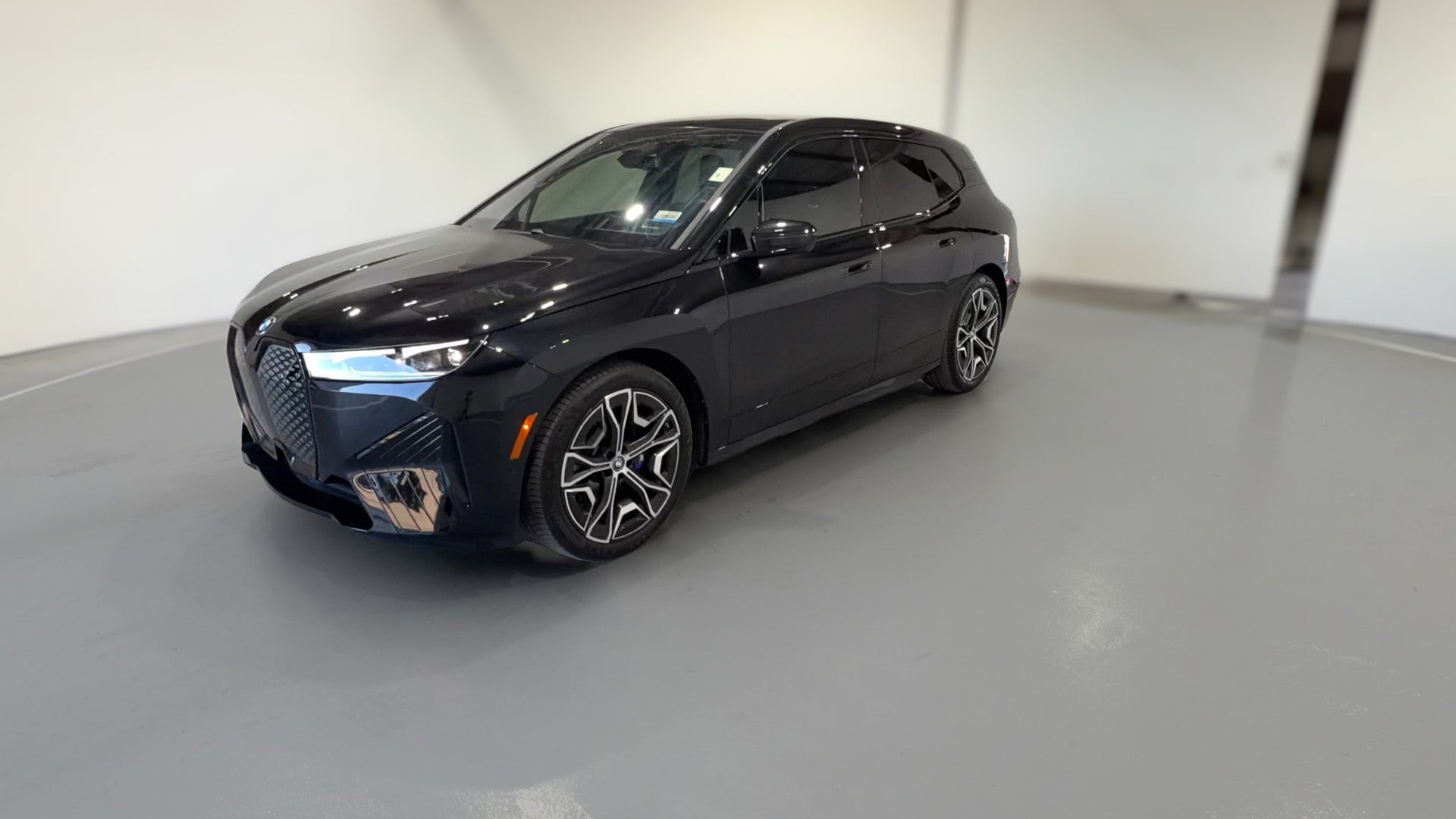 2023 BMW iX vehicle photo