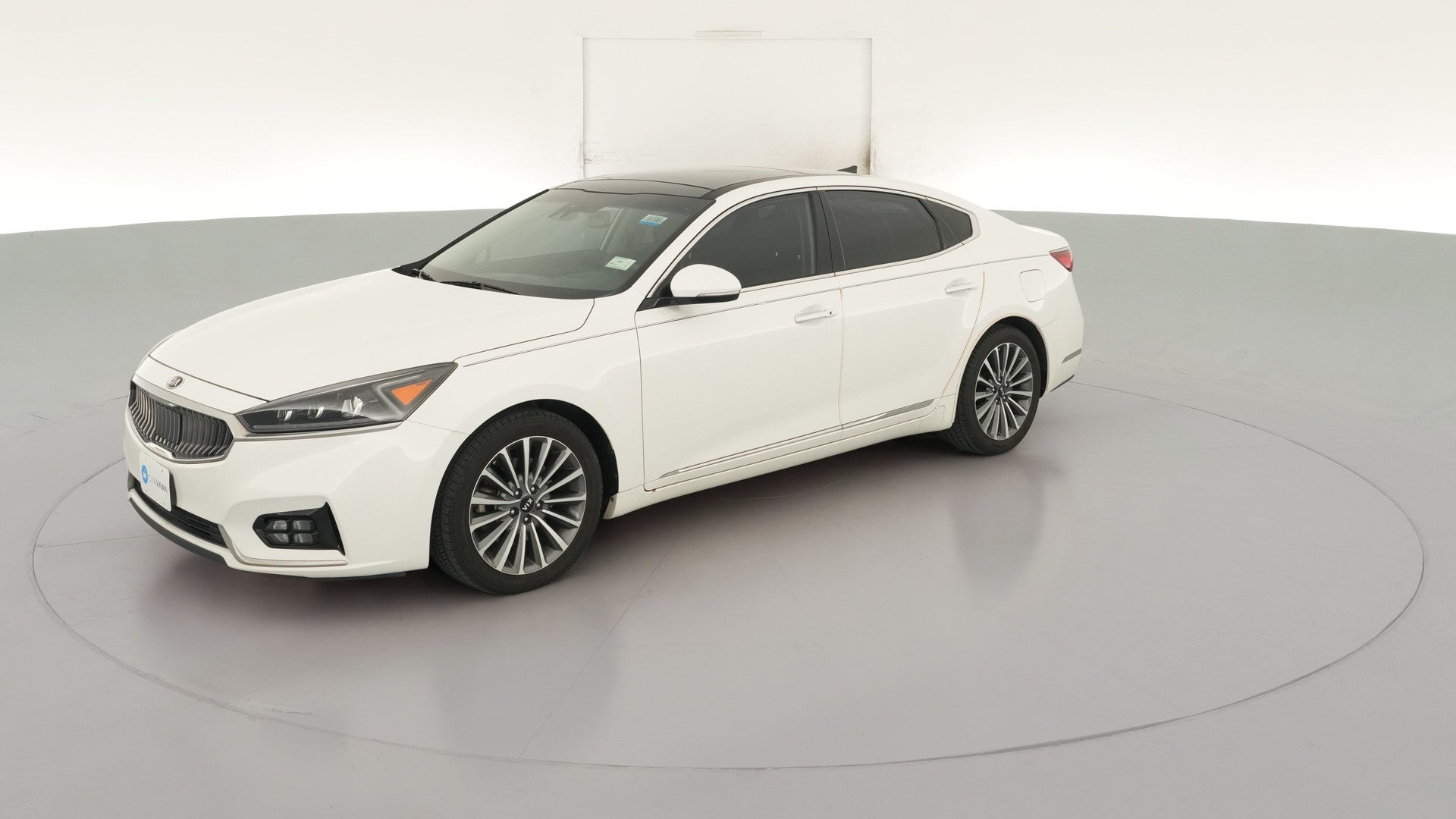 2017 Kia Cadenza vehicle photo