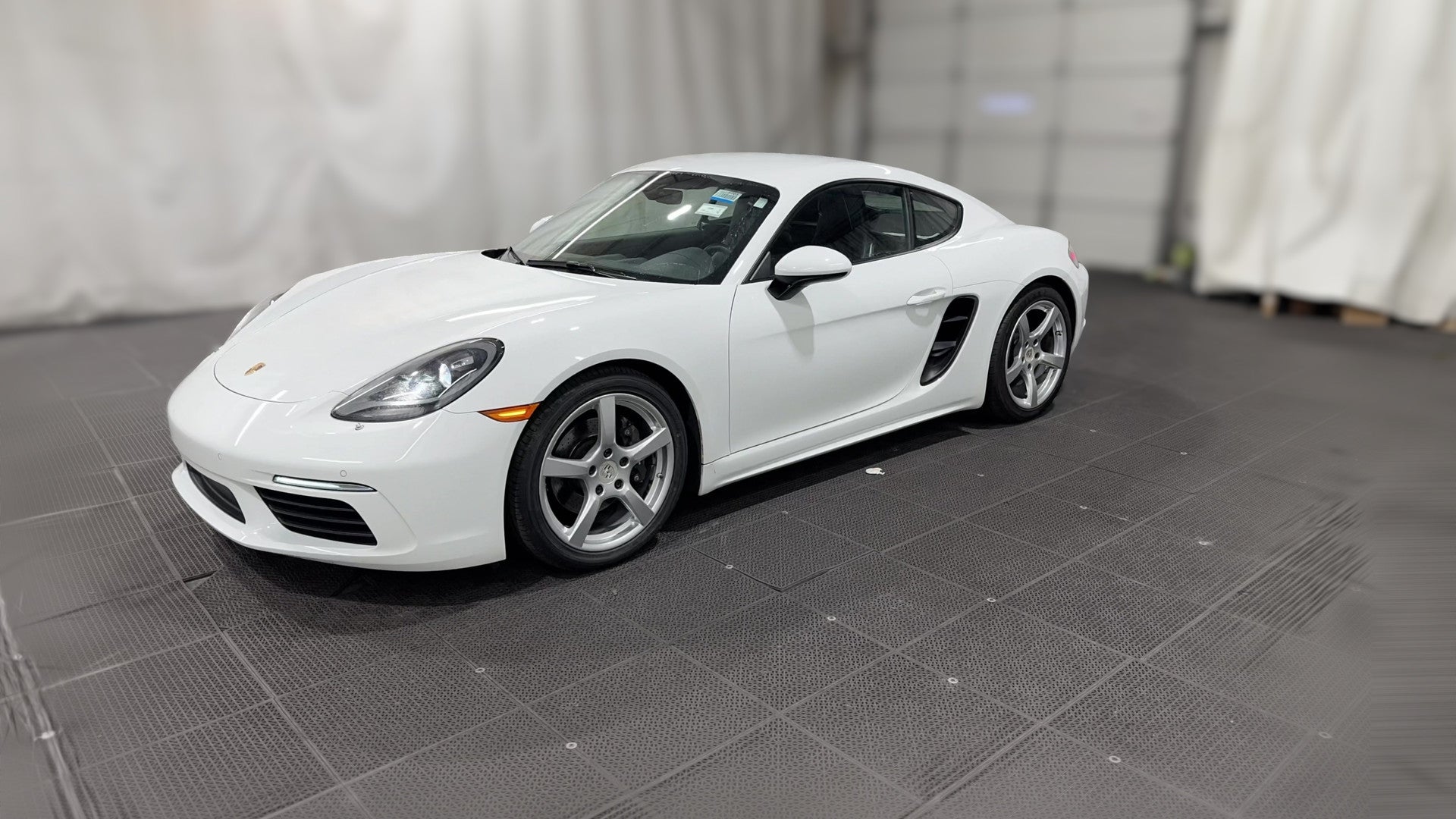 2018 Porsche 718 Cayman vehicle photo