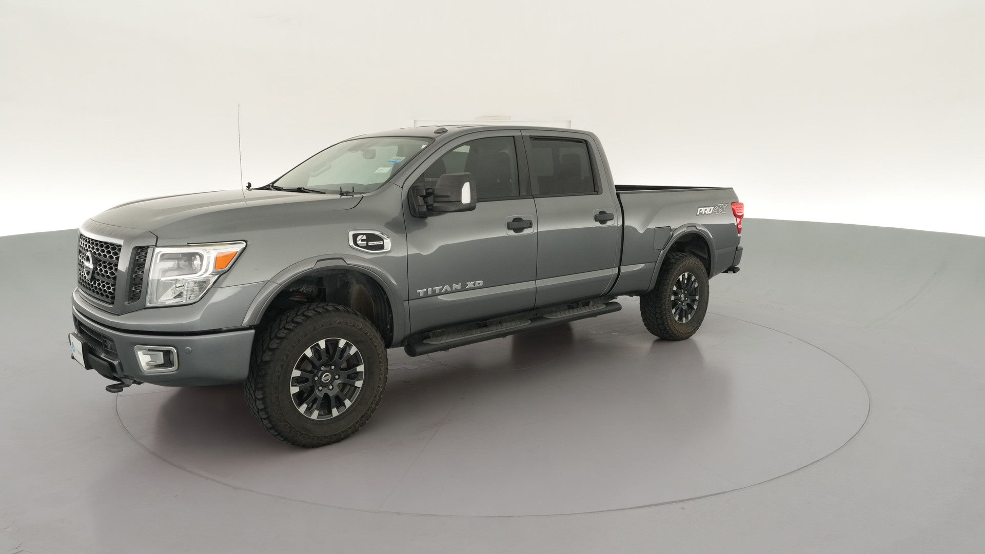 2018 Nissan TITAN XD Crew Cab vehicle photo