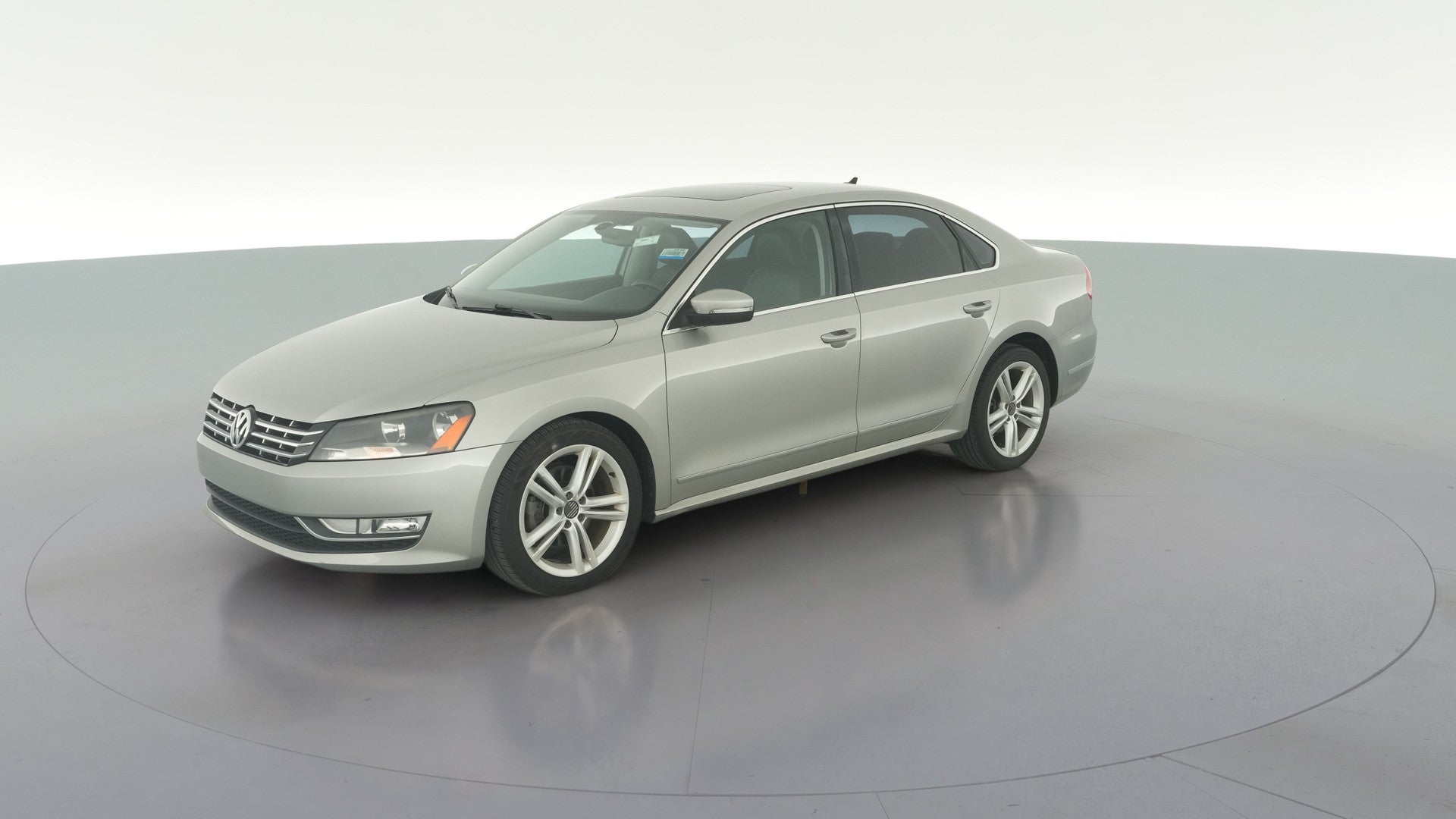 2013 Volkswagen Passat vehicle photo