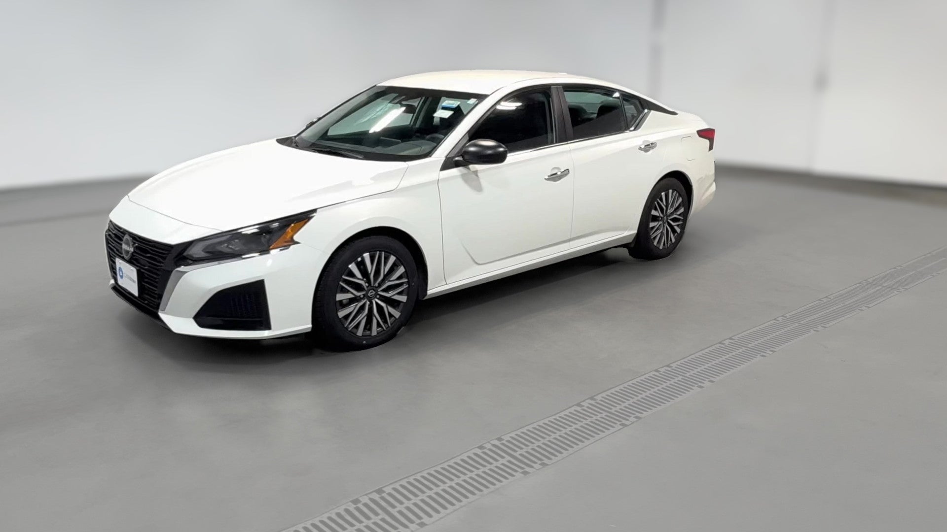 2025 Nissan Altima vehicle photo