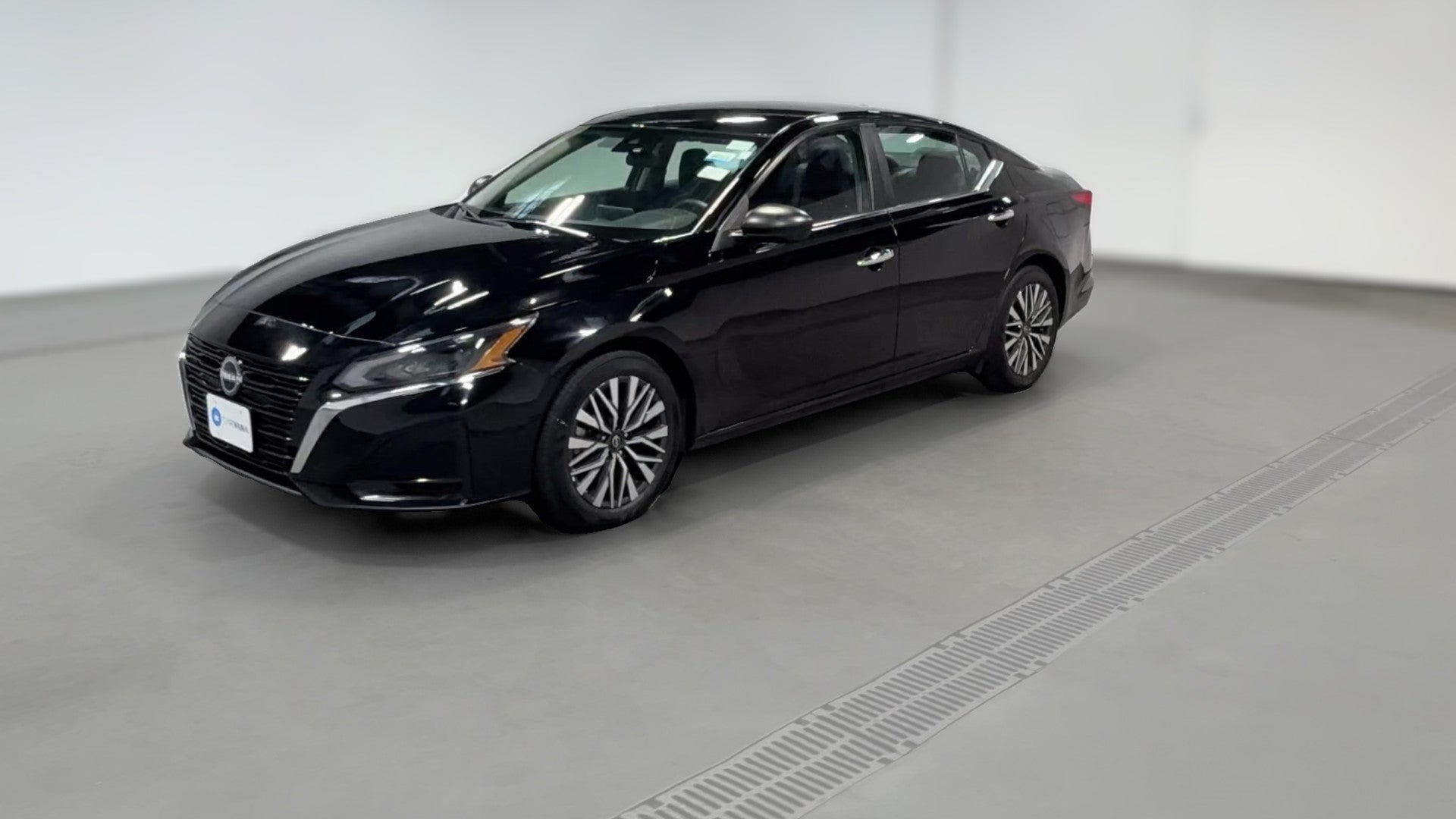 2025 Nissan Altima vehicle photo