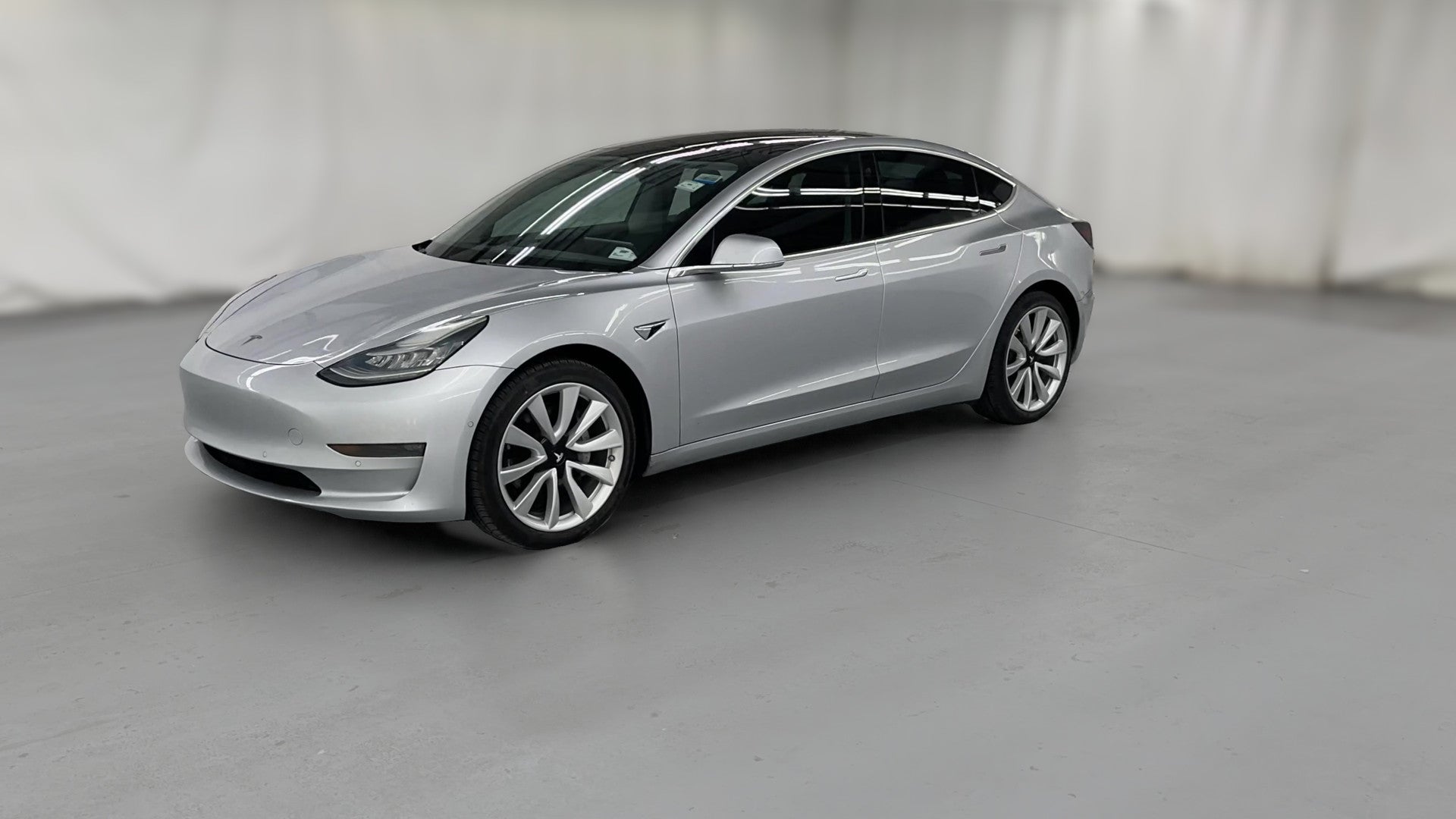 2018 Tesla Model 3 vehicle photo