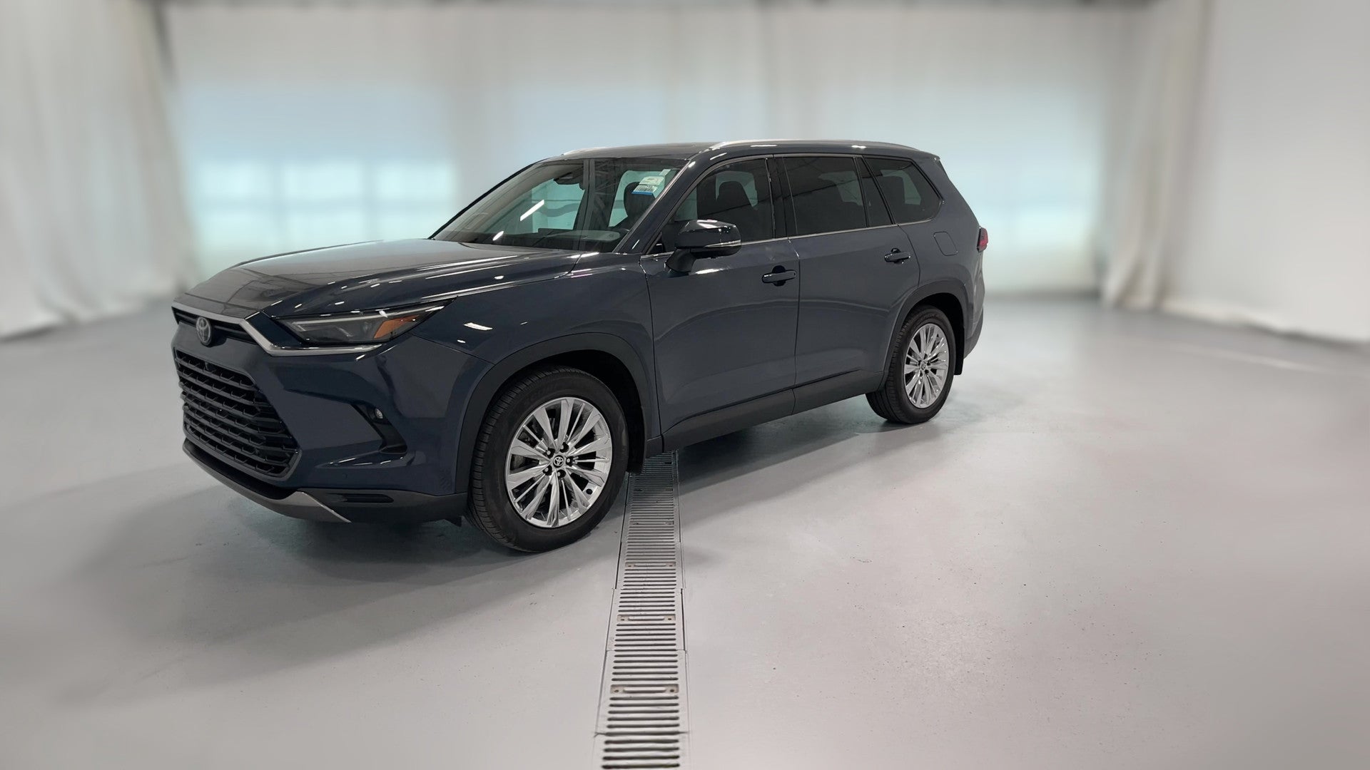 2024 Toyota Grand Highlander vehicle photo