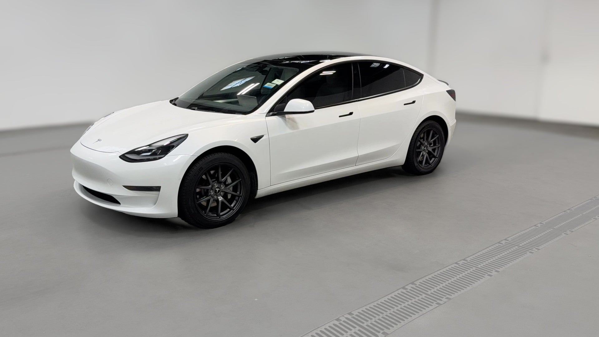 2021 Tesla Model 3 vehicle photo