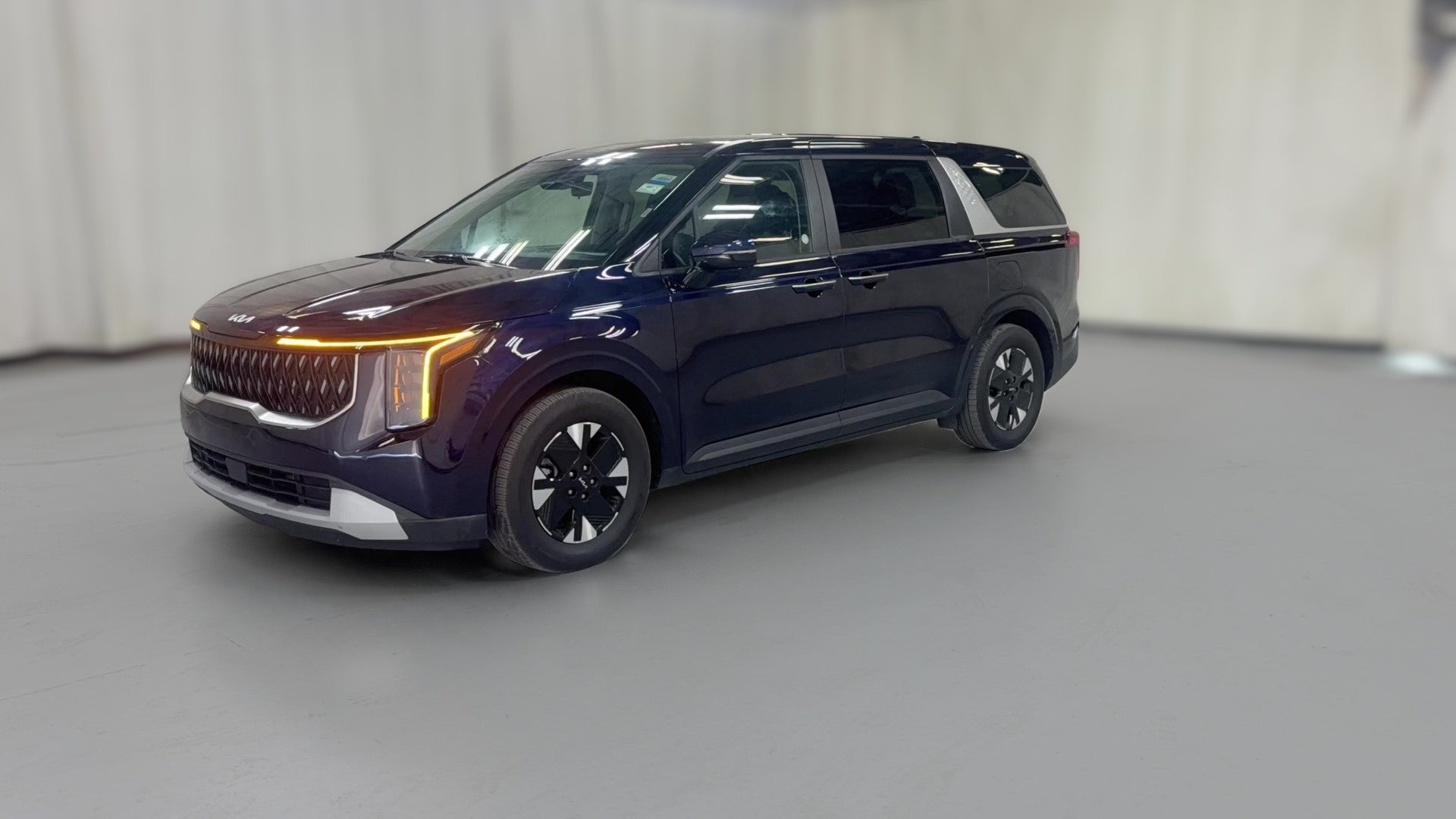 2026 Kia Carnival Hybrid vehicle photo