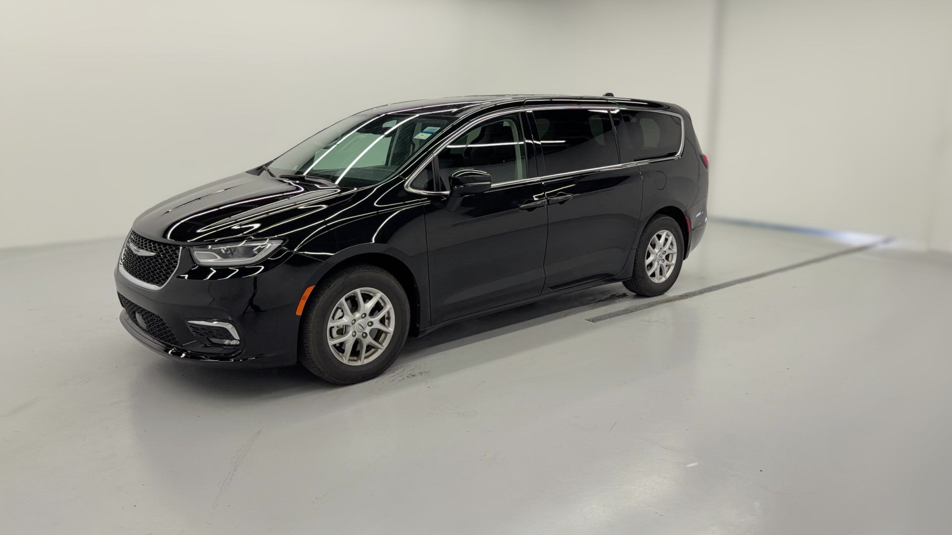 2024 Chrysler Pacifica vehicle photo