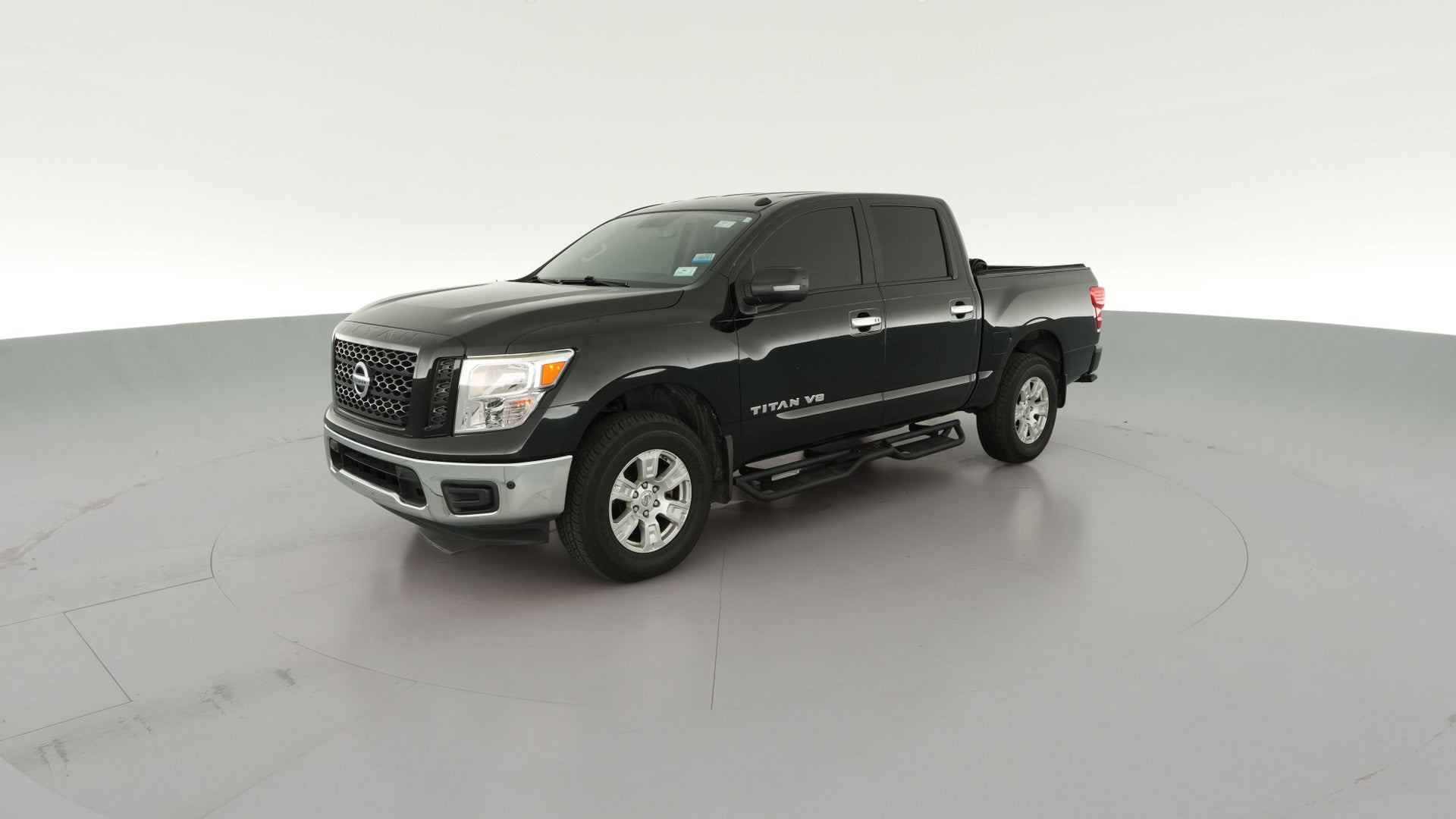2019 Nissan Titan Crew Cab vehicle photo