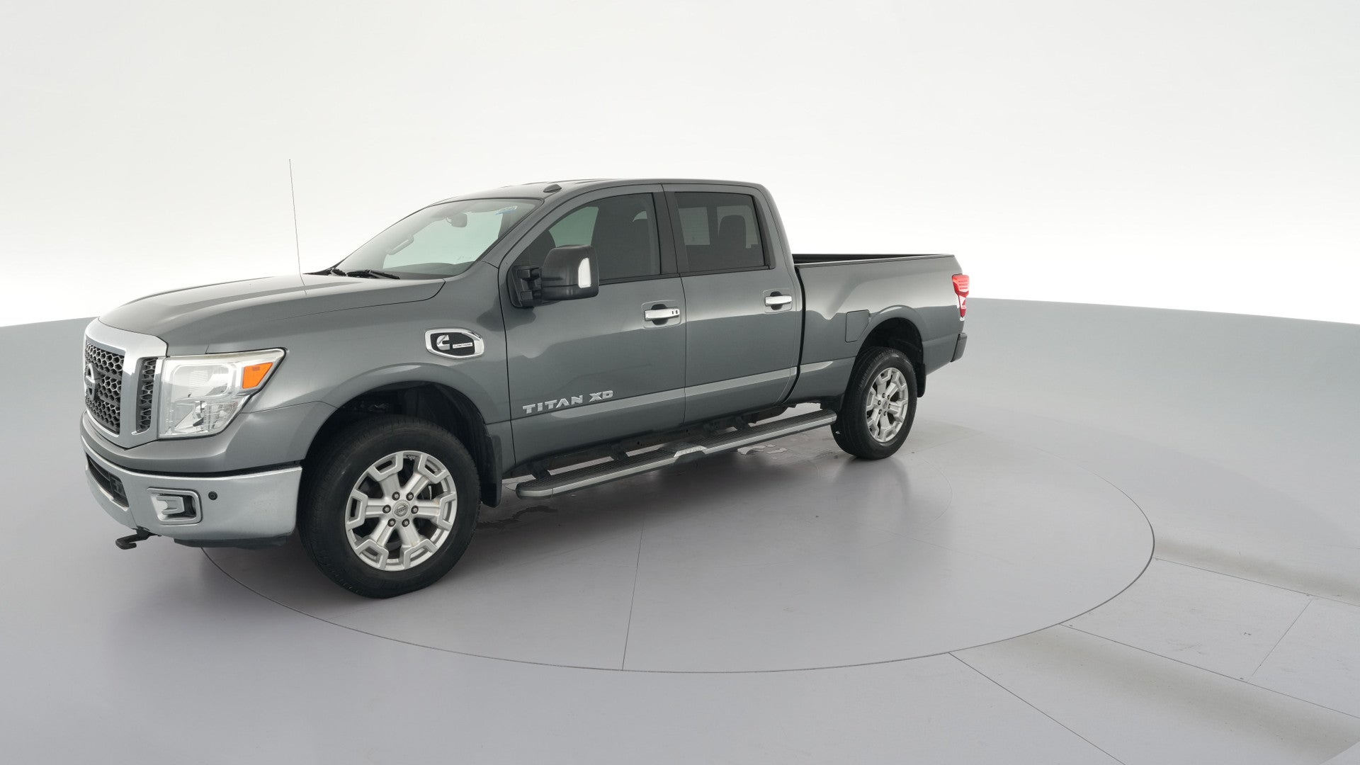 2017 Nissan TITAN XD Crew Cab vehicle photo