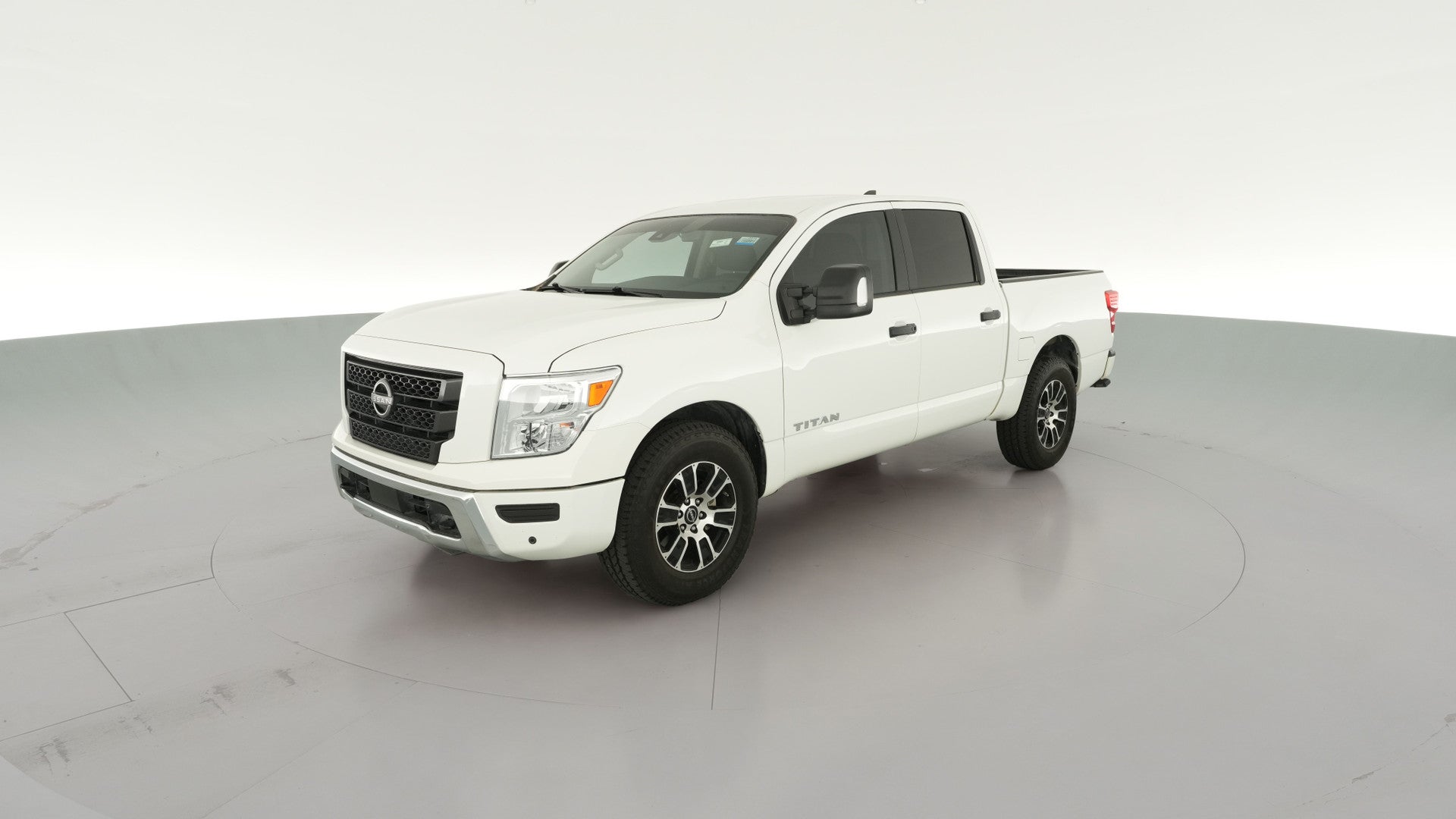 2024 Nissan Titan Crew Cab vehicle photo