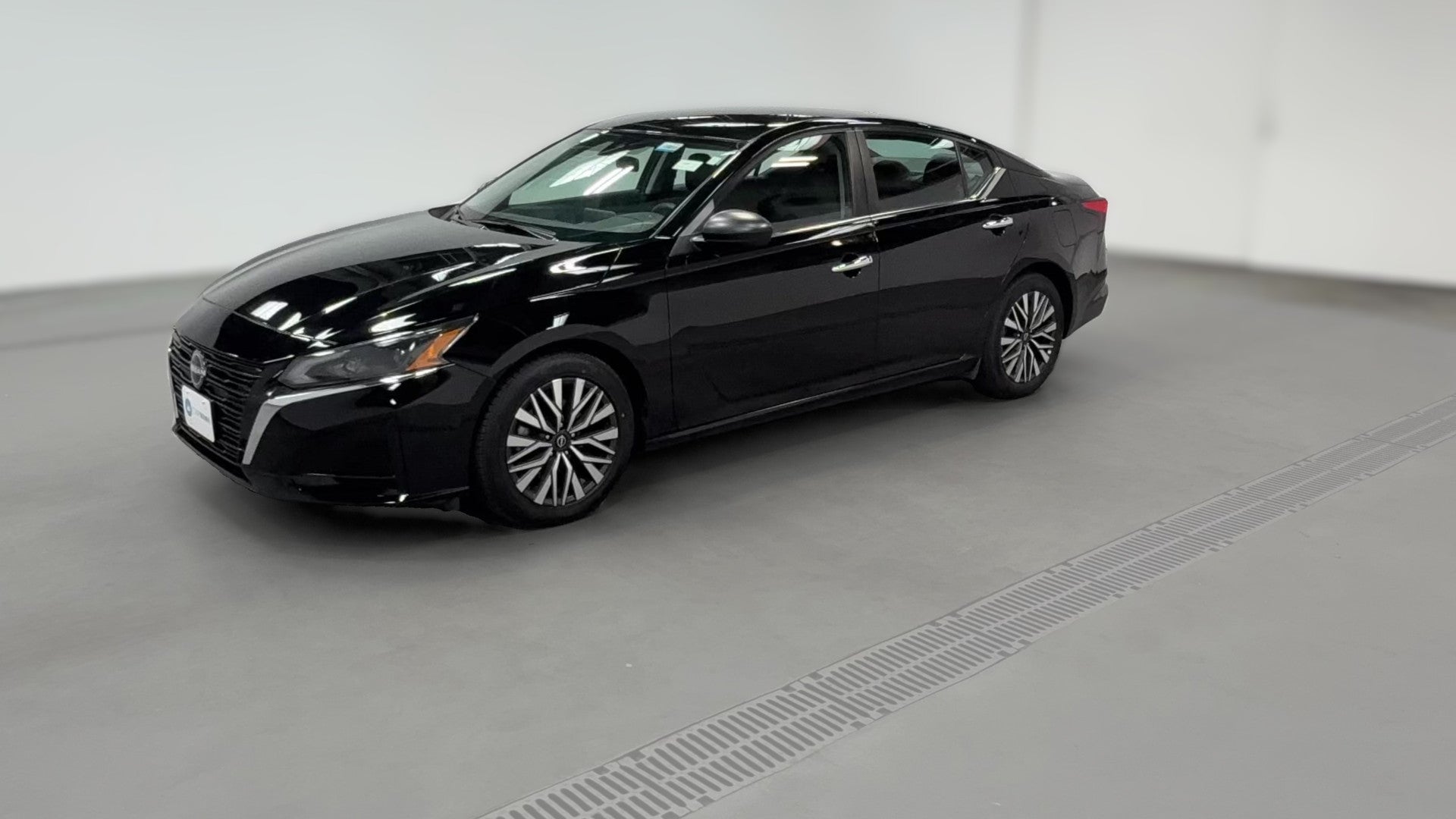 2025 Nissan Altima vehicle photo