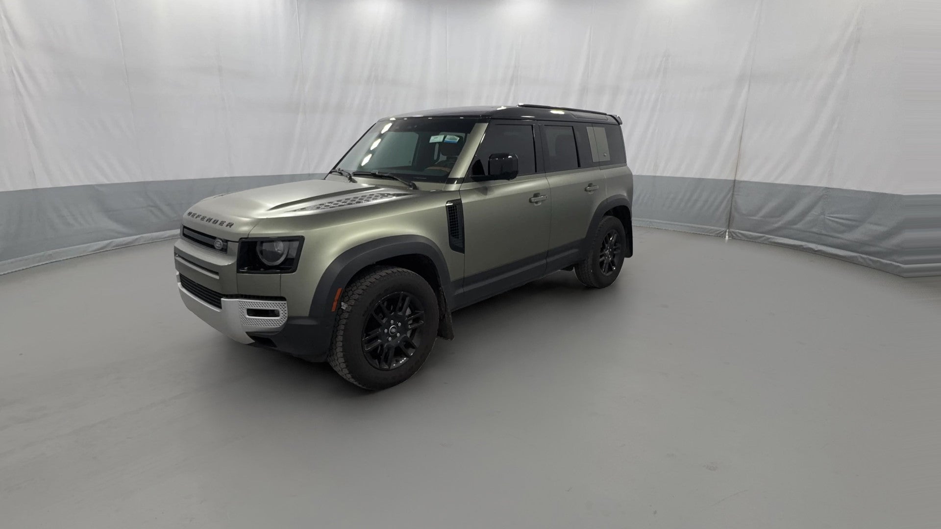 2024 Land Rover Defender 110 vehicle photo