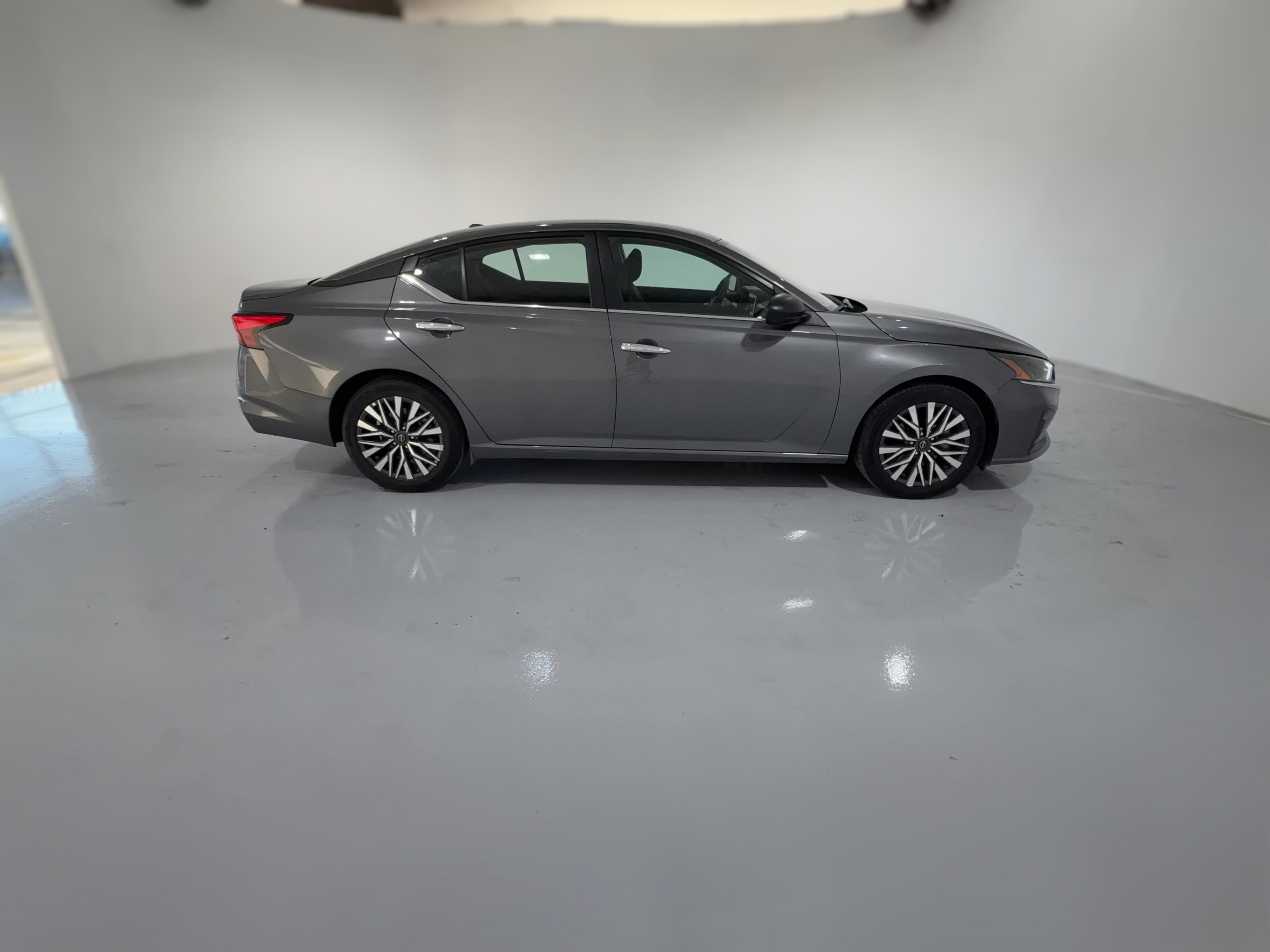 2025 Nissan Altima SV - Photo 34