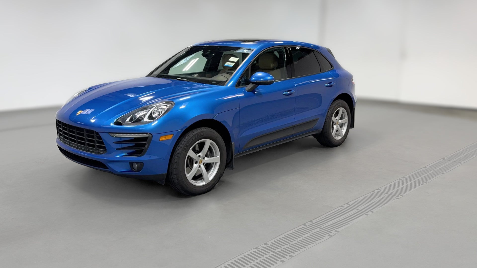 2018 Porsche Macan vehicle photo